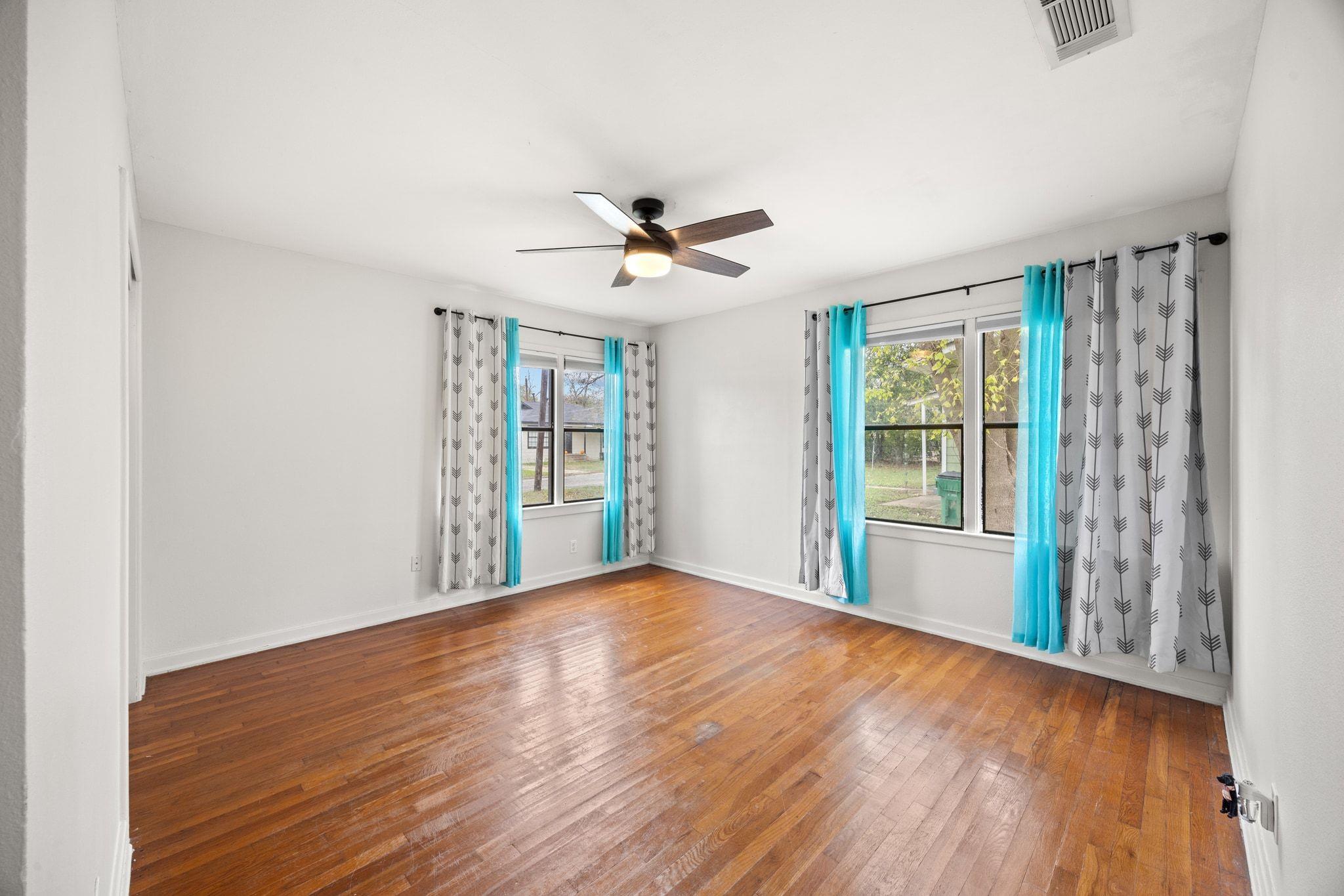 1815 Eckhardt St, Taylor, TX 76574