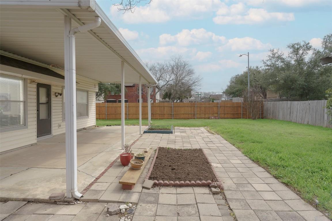 2201 Broughton Ct, Austin, TX 78727