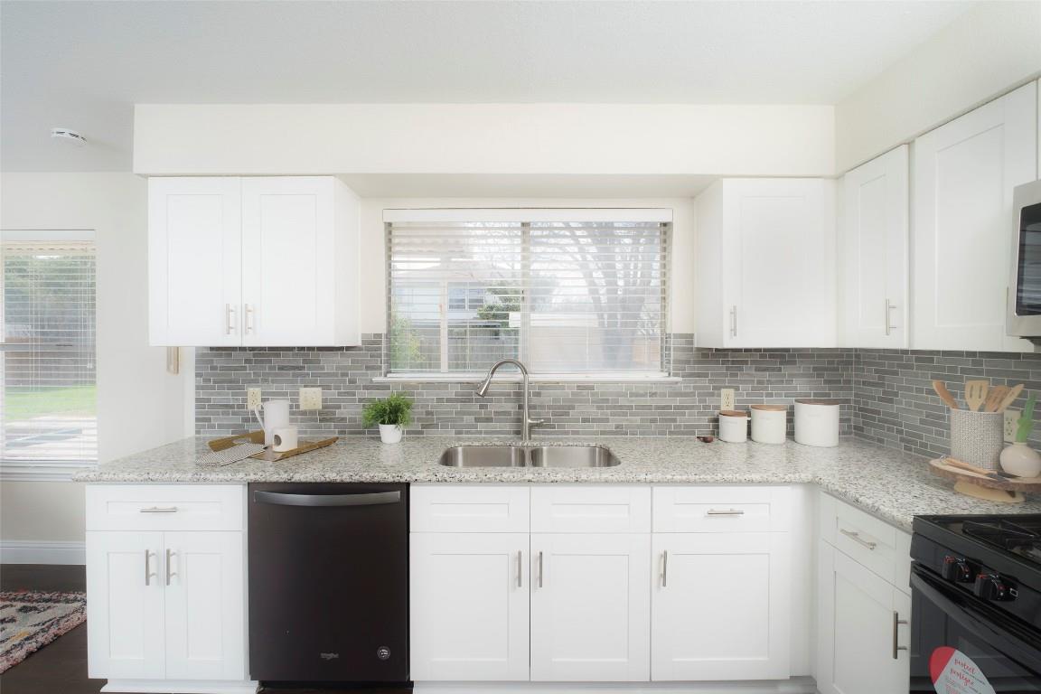 2201 Broughton Ct, Austin, TX 78727