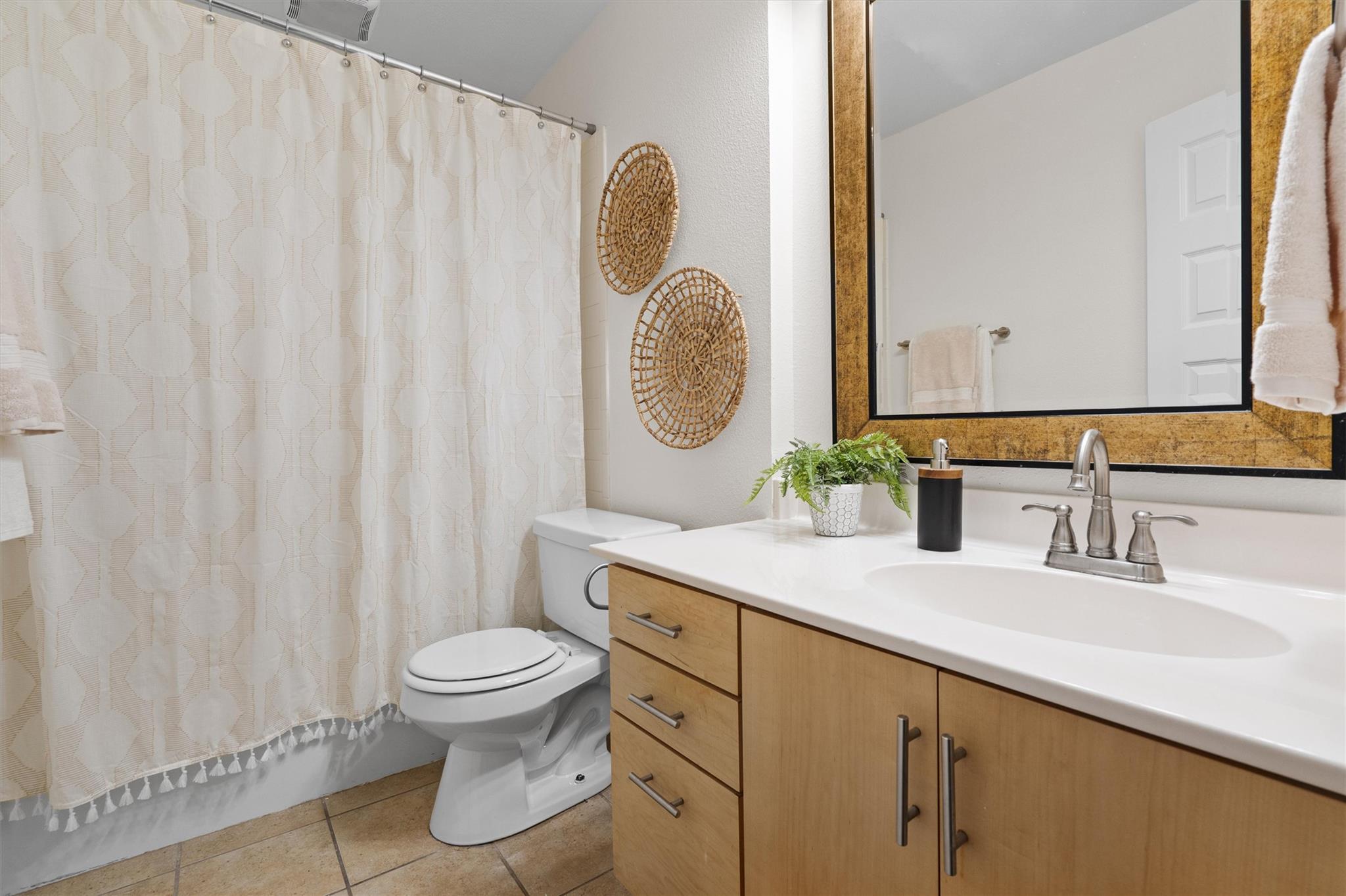 3815 Guadalupe St # 204, Austin, TX 78751