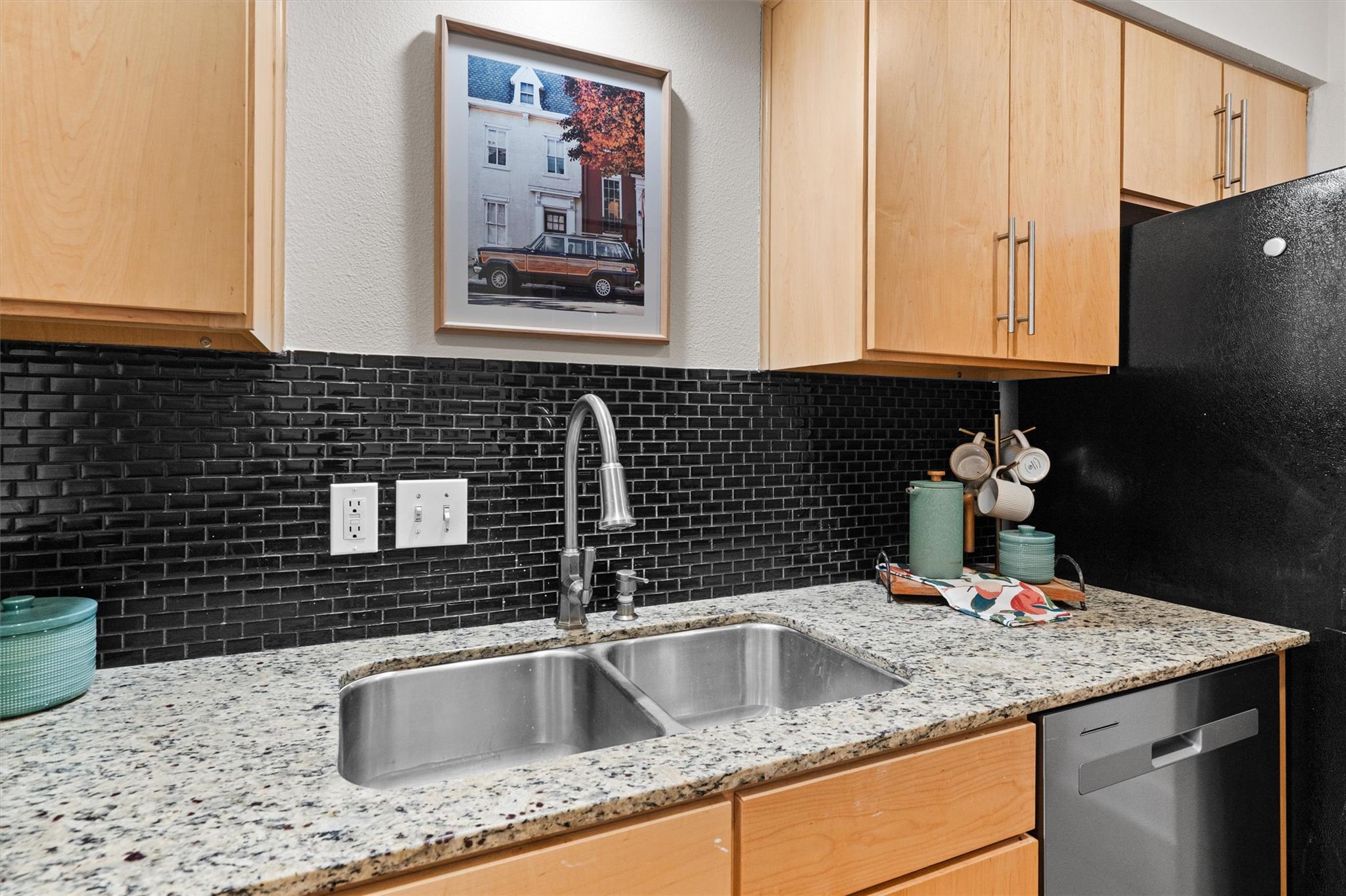 3815 Guadalupe St # 204, Austin, TX 78751