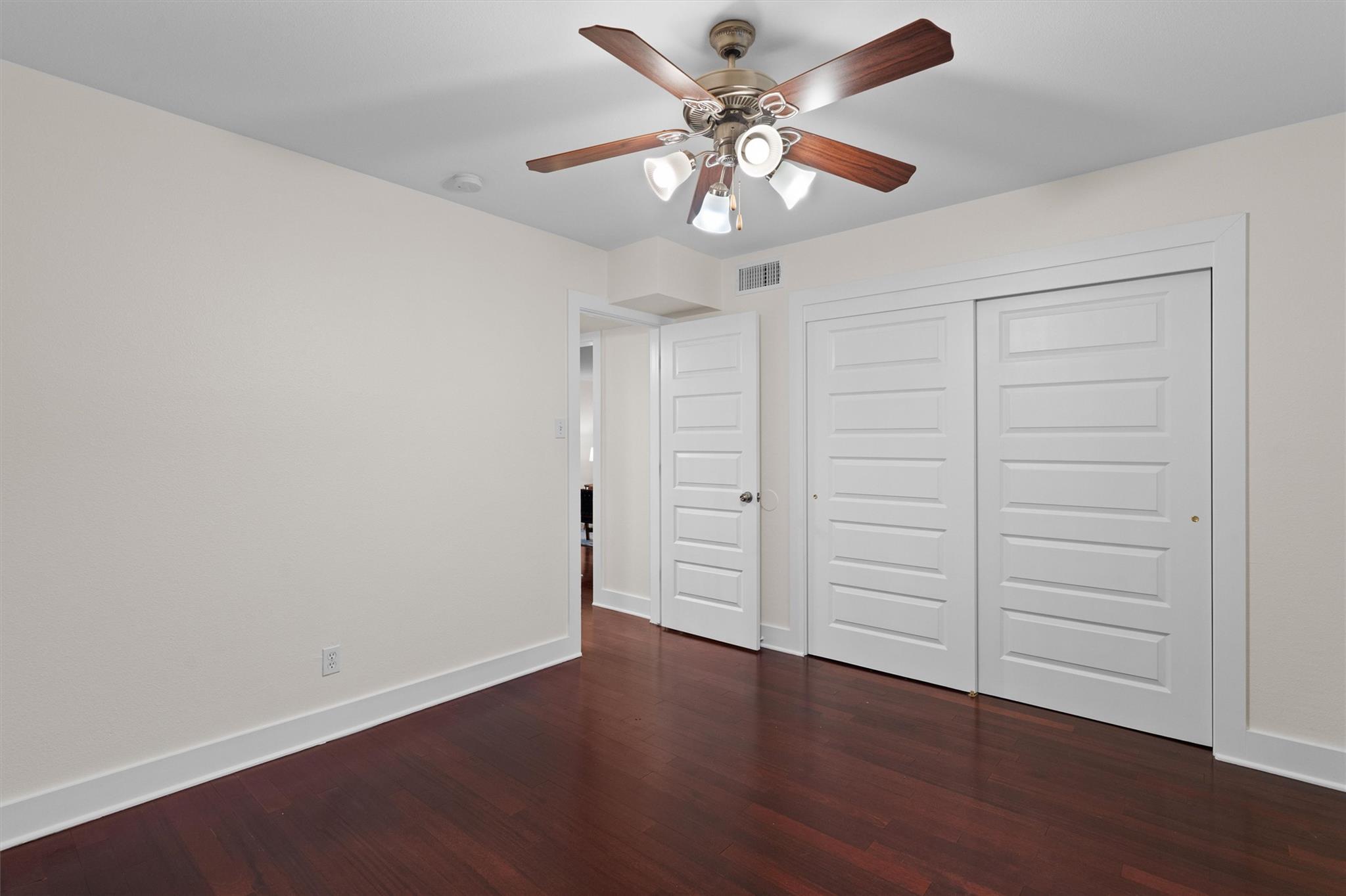 3815 Guadalupe St # 204, Austin, TX 78751