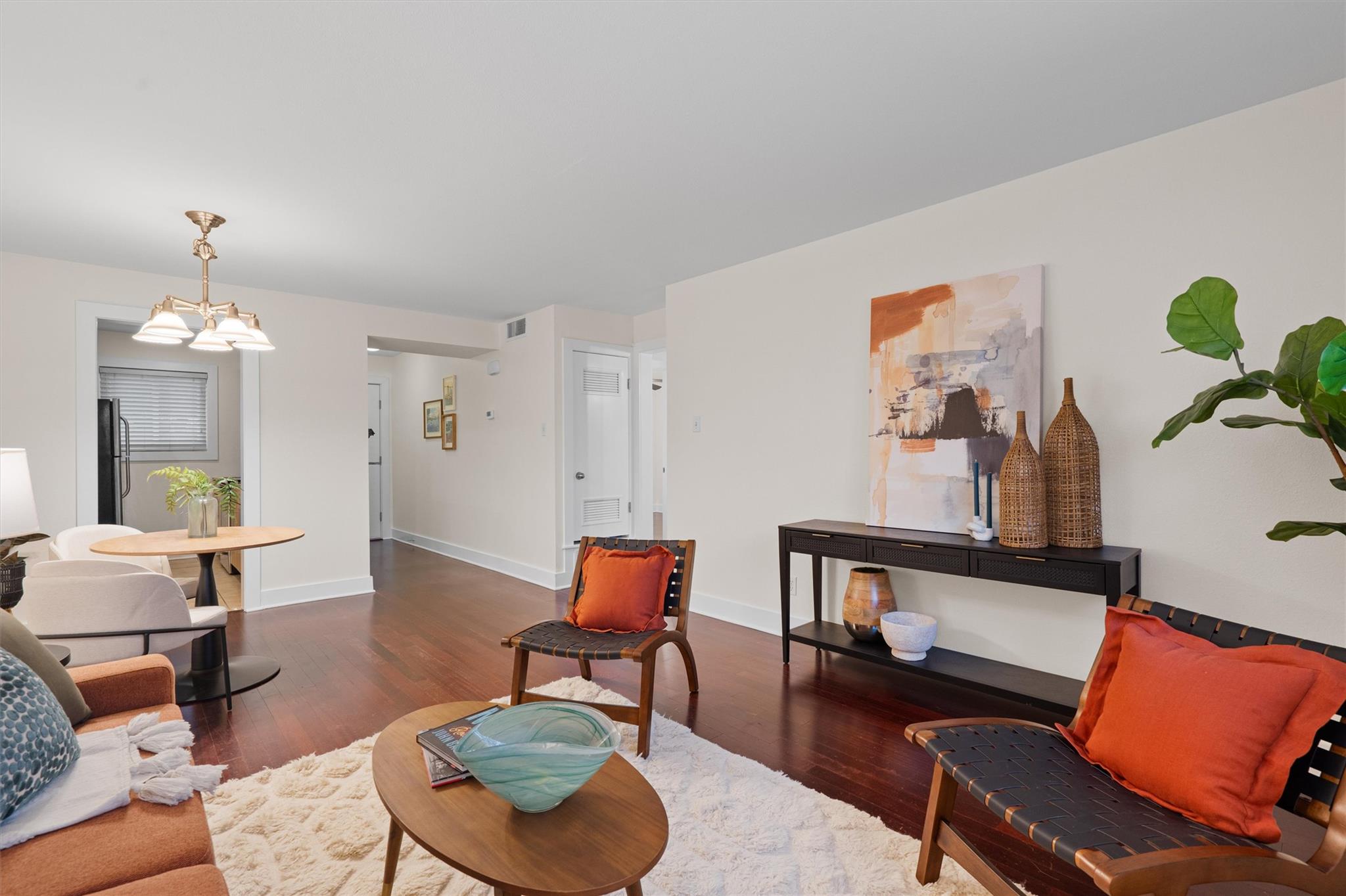 3815 Guadalupe St # 204, Austin, TX 78751