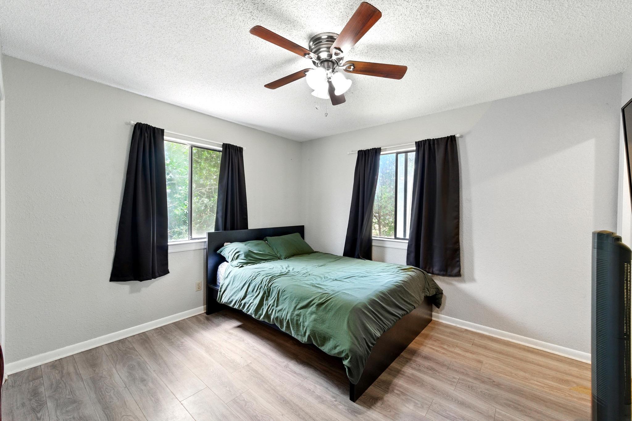 136 Shadow Oak Dr, Bastrop, TX 78602