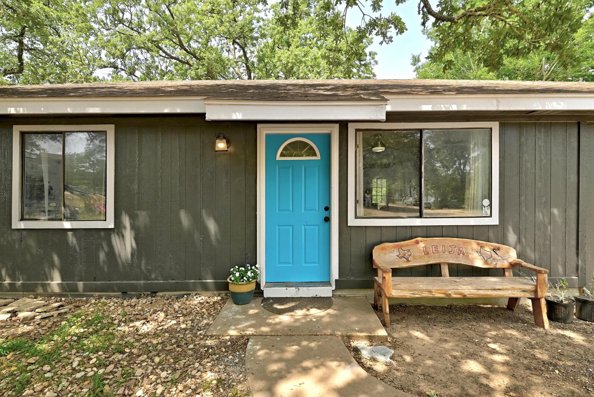 136 Shadow Oak Dr, Bastrop, TX 78602