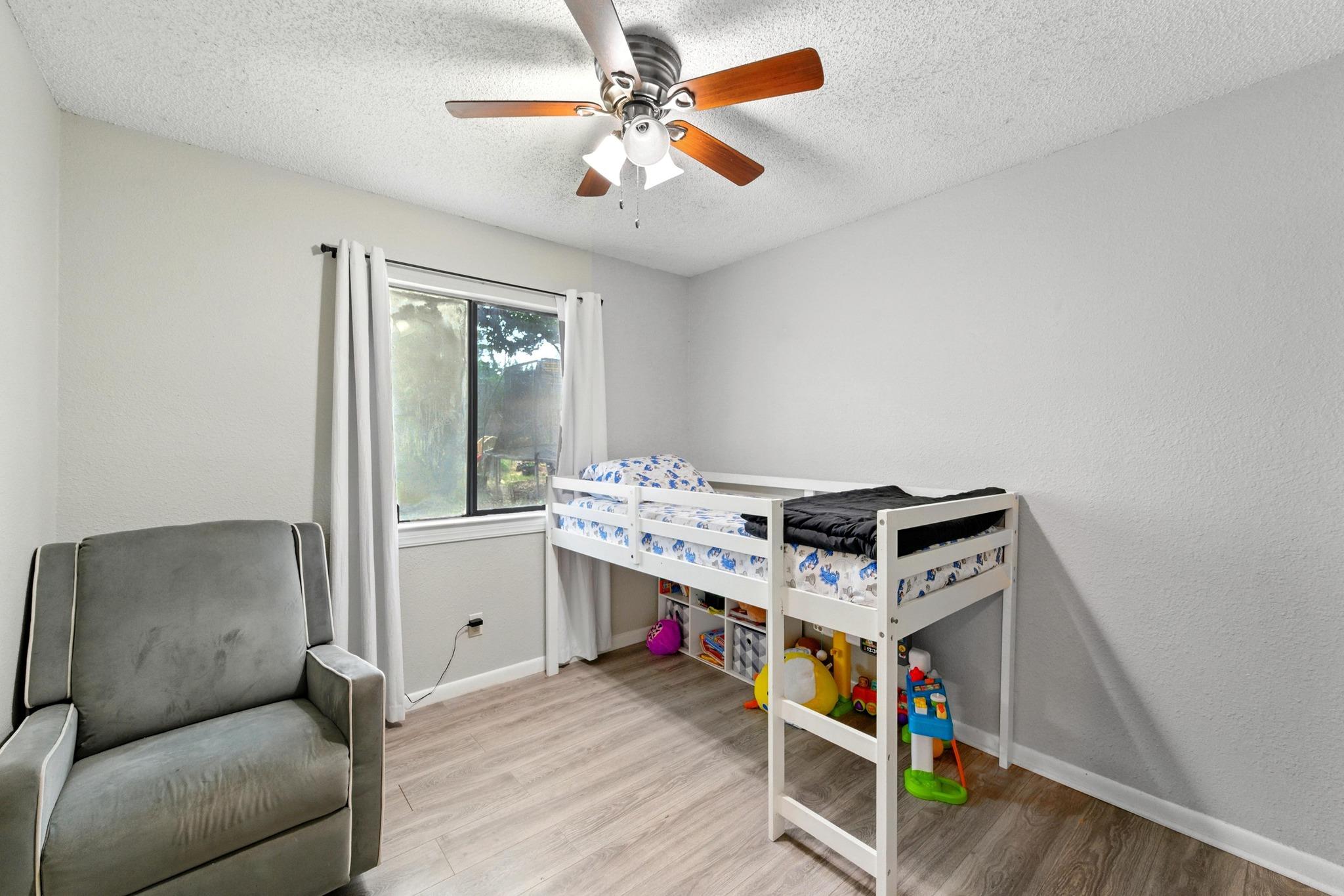 136 Shadow Oak Dr, Bastrop, TX 78602