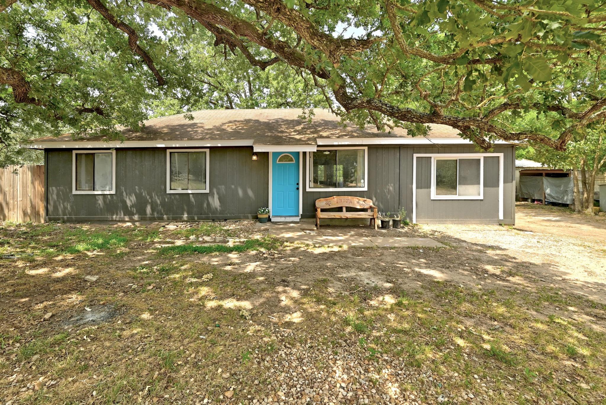136 Shadow Oak Dr, Bastrop, TX 78602