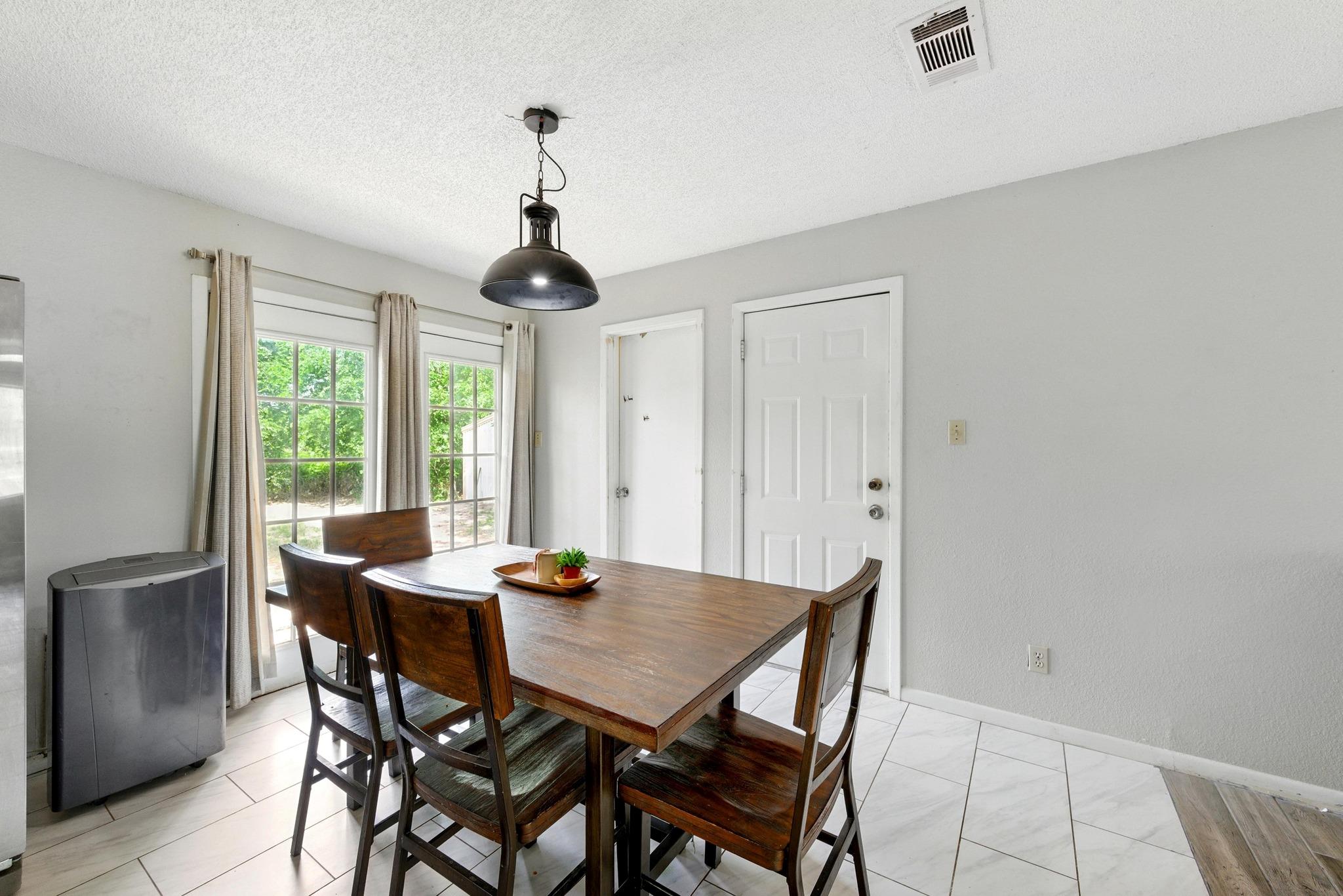 136 Shadow Oak Dr, Bastrop, TX 78602