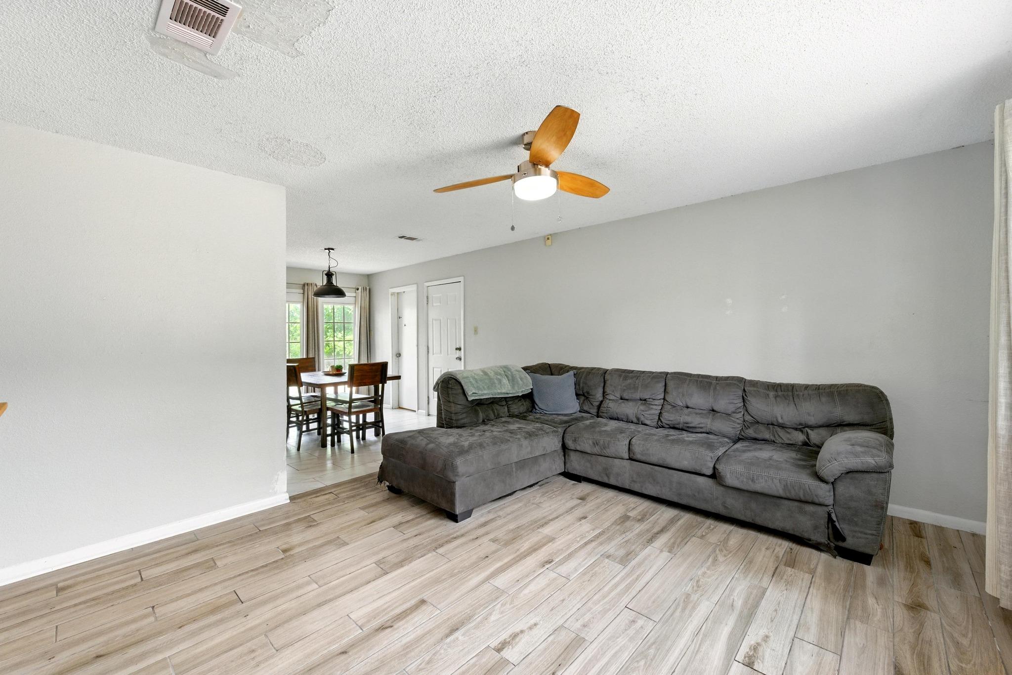 136 Shadow Oak Dr, Bastrop, TX 78602