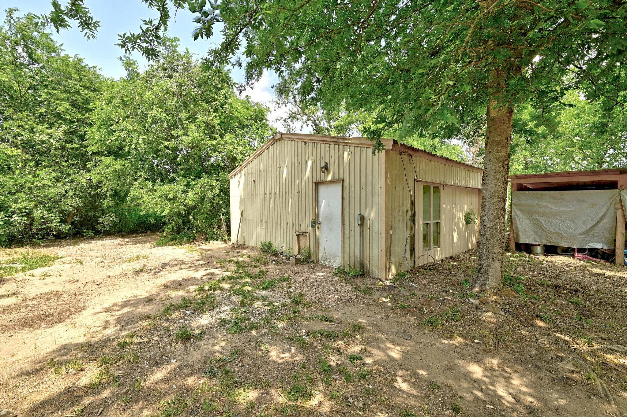 136 Shadow Oak Dr, Bastrop, TX 78602