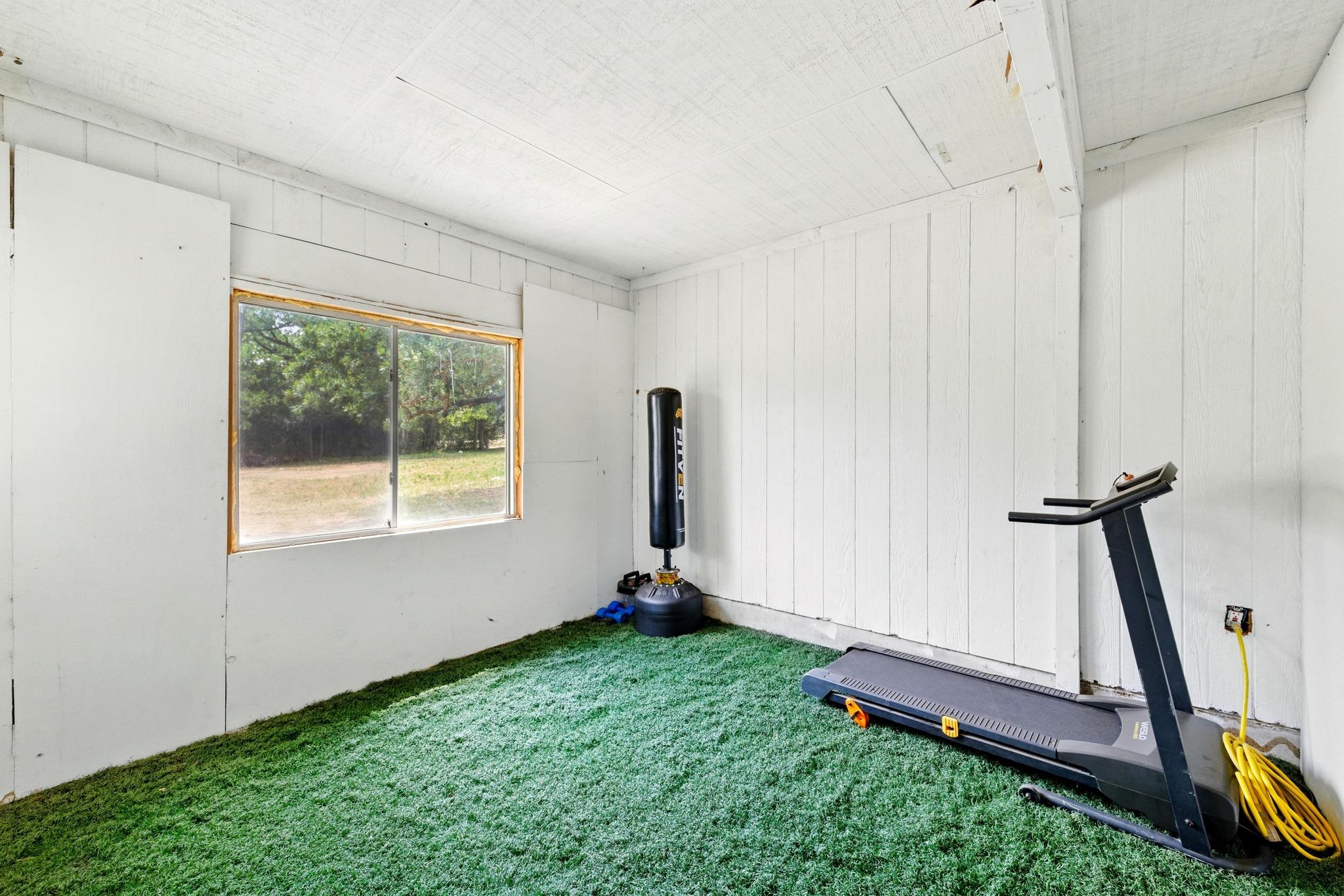 136 Shadow Oak Dr, Bastrop, TX 78602