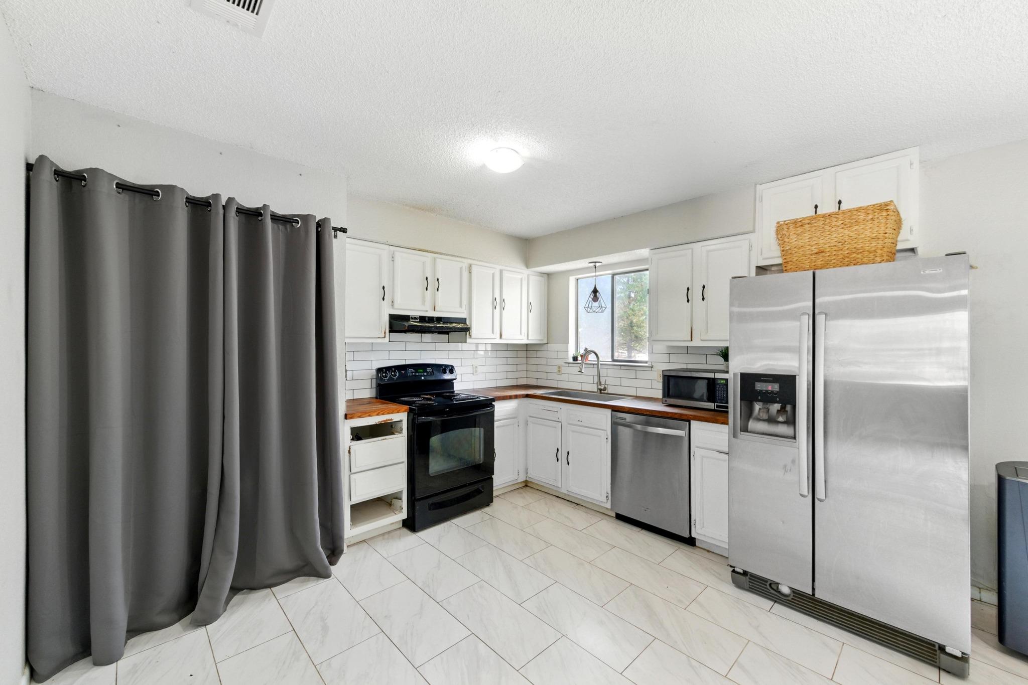 136 Shadow Oak Dr, Bastrop, TX 78602