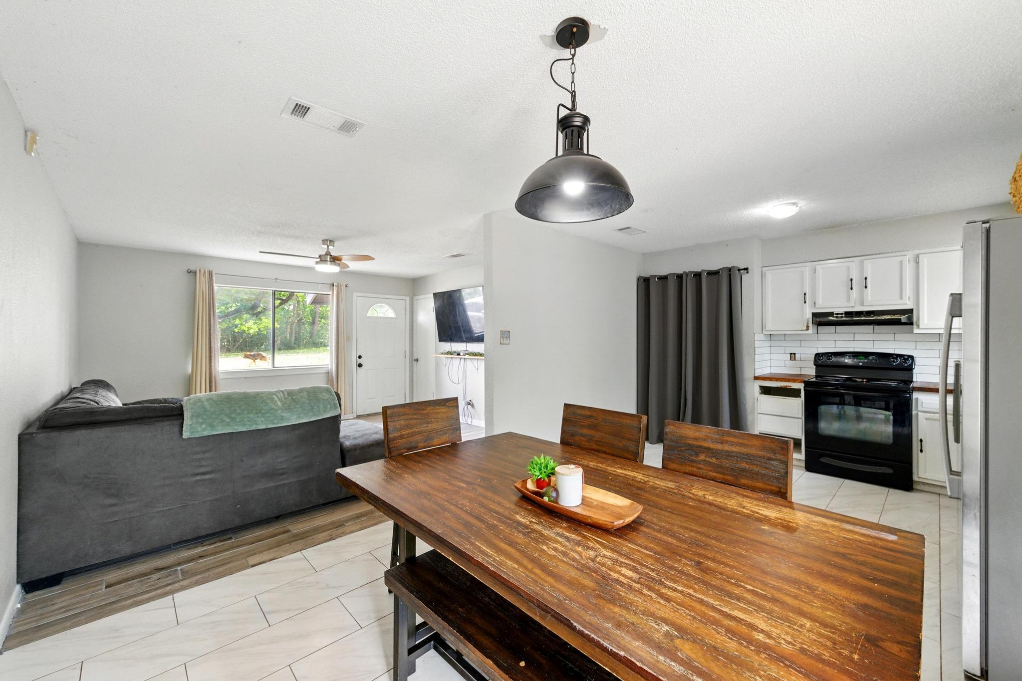 136 Shadow Oak Dr, Bastrop, TX 78602