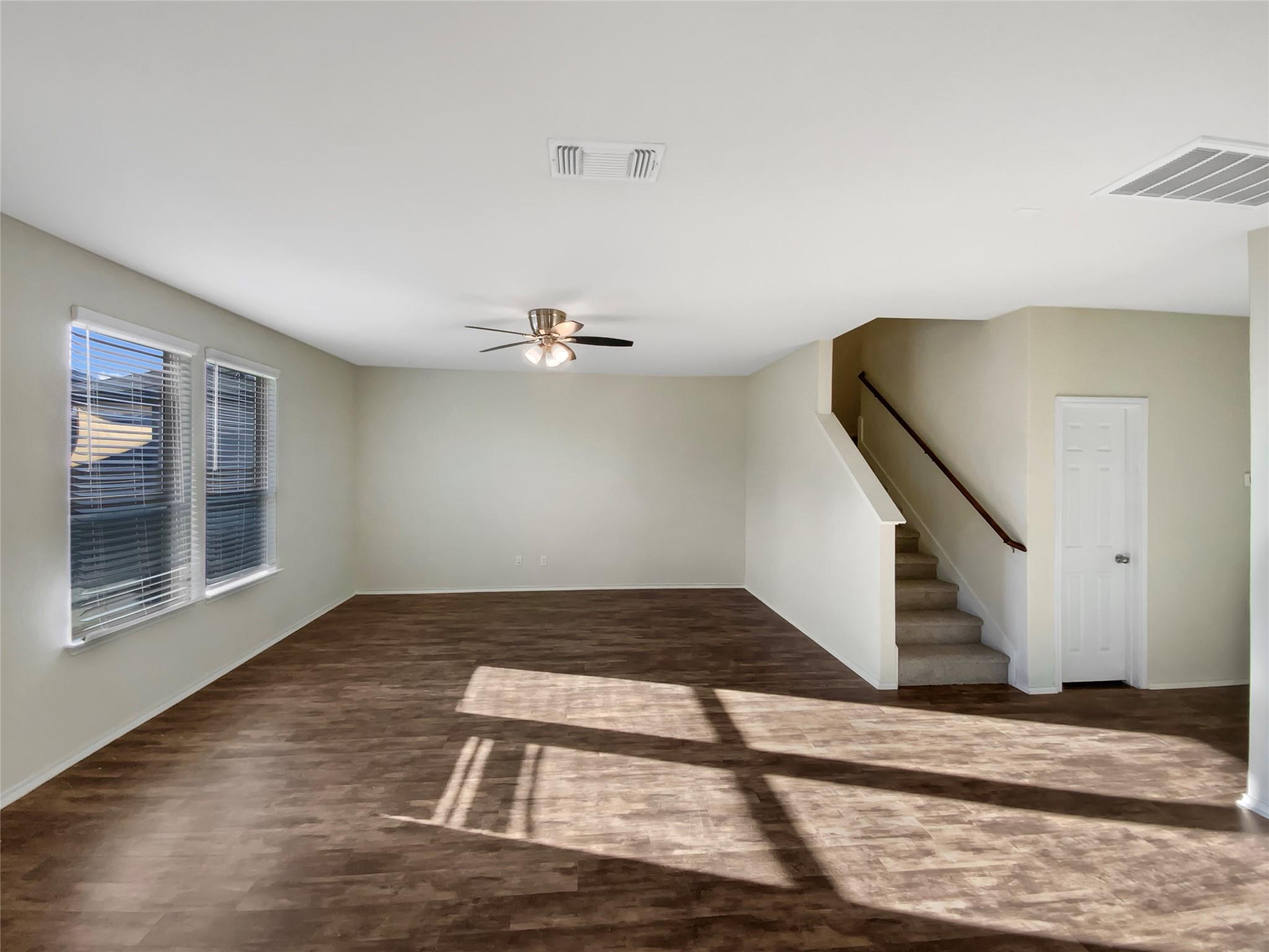 325 Bedford Falls Ln, Jarrell, TX 76537