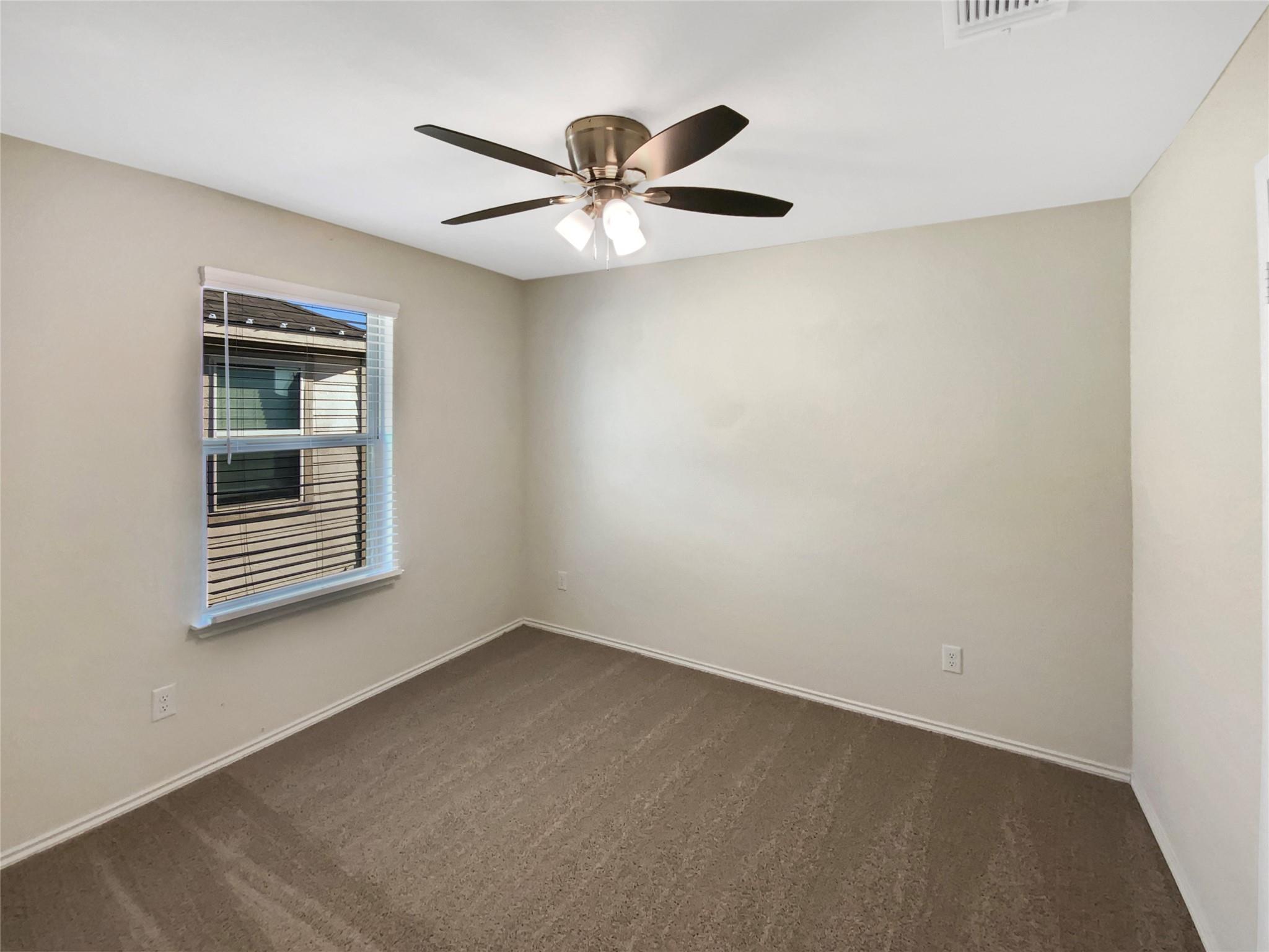 325 Bedford Falls Ln, Jarrell, TX 76537