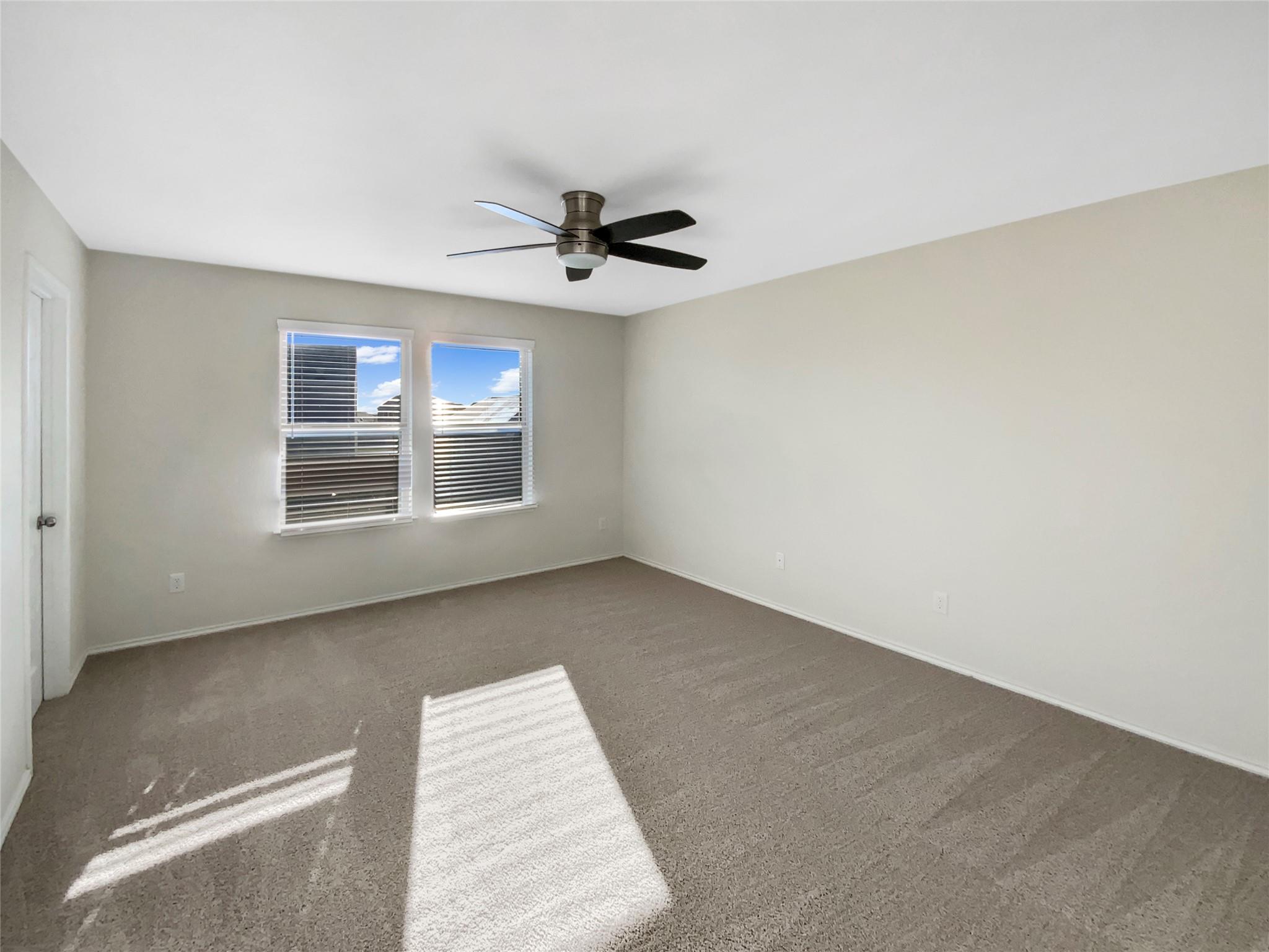 325 Bedford Falls Ln, Jarrell, TX 76537