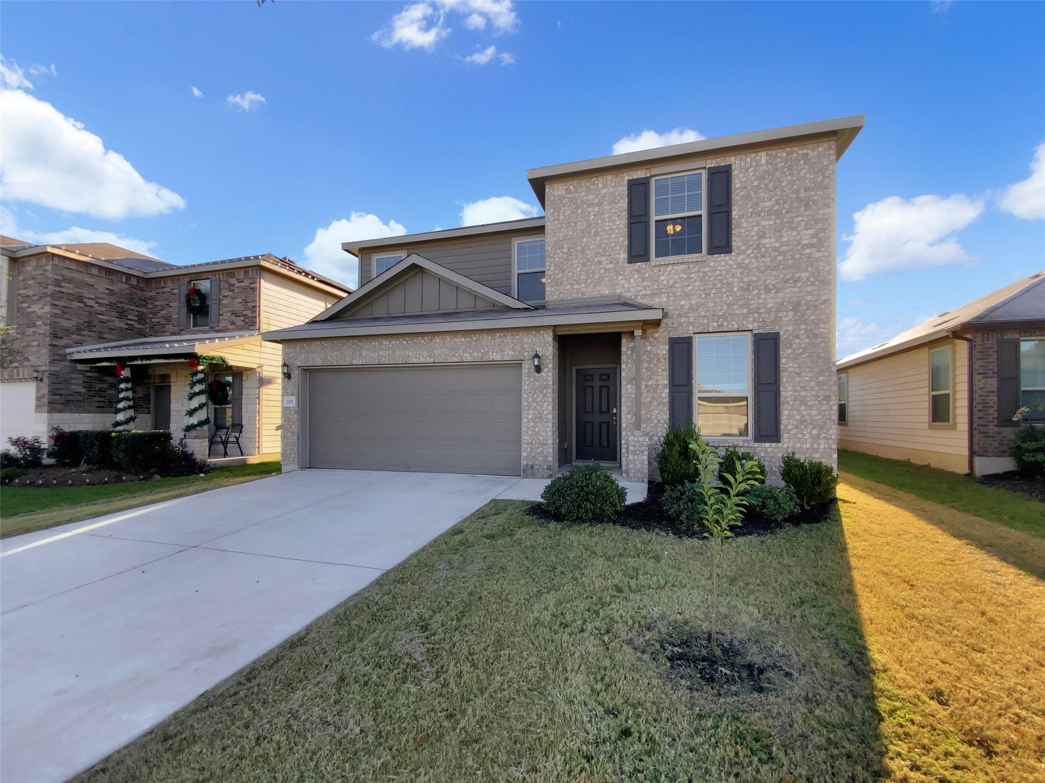325 Bedford Falls Ln, Jarrell, TX 76537