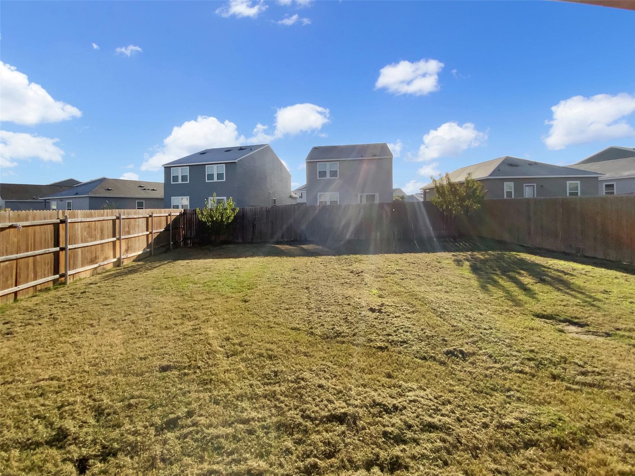 325 Bedford Falls Ln, Jarrell, TX 76537