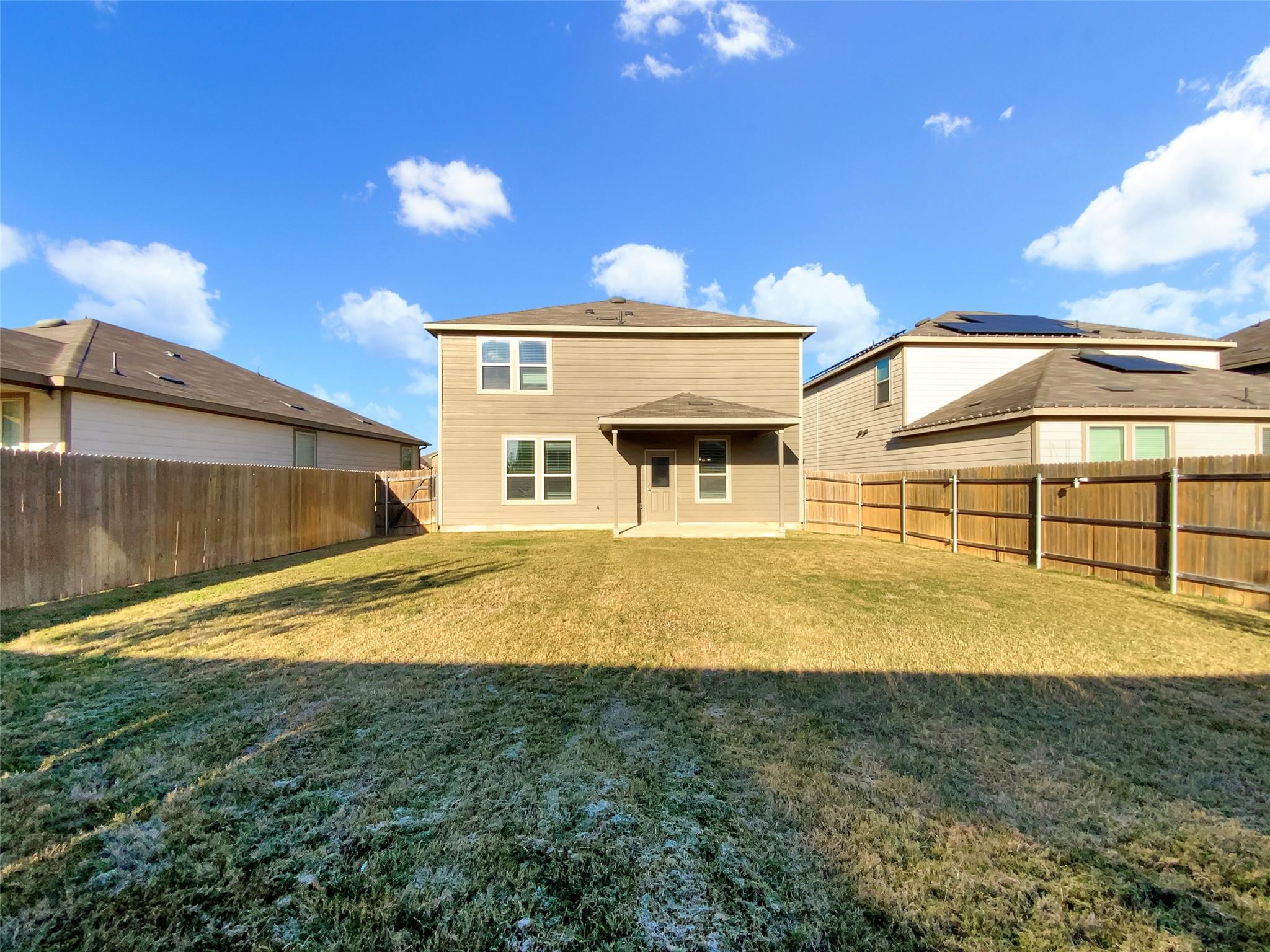 325 Bedford Falls Ln, Jarrell, TX 76537