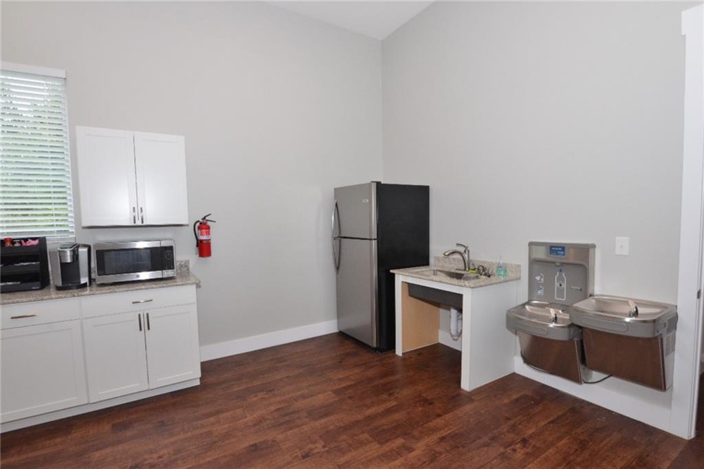 2440 E Hwy 290 Highway # E-2, Dripping Springs, TX 78620