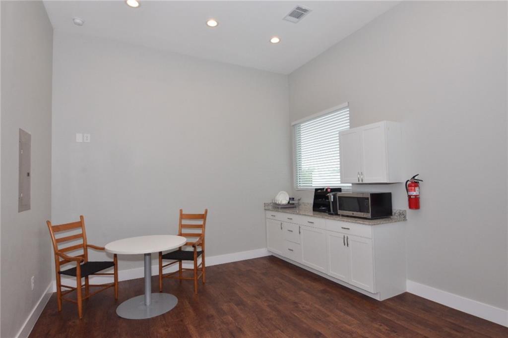 2440 E Hwy 290 Highway # E-2, Dripping Springs, TX 78620