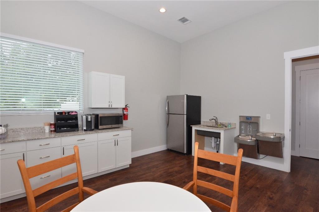 2440 E Hwy 290 Highway # E-2, Dripping Springs, TX 78620