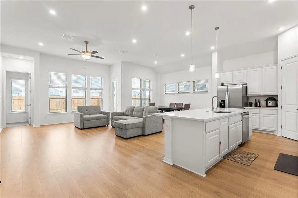 216 Hollister Dr, Liberty Hill, TX 78642