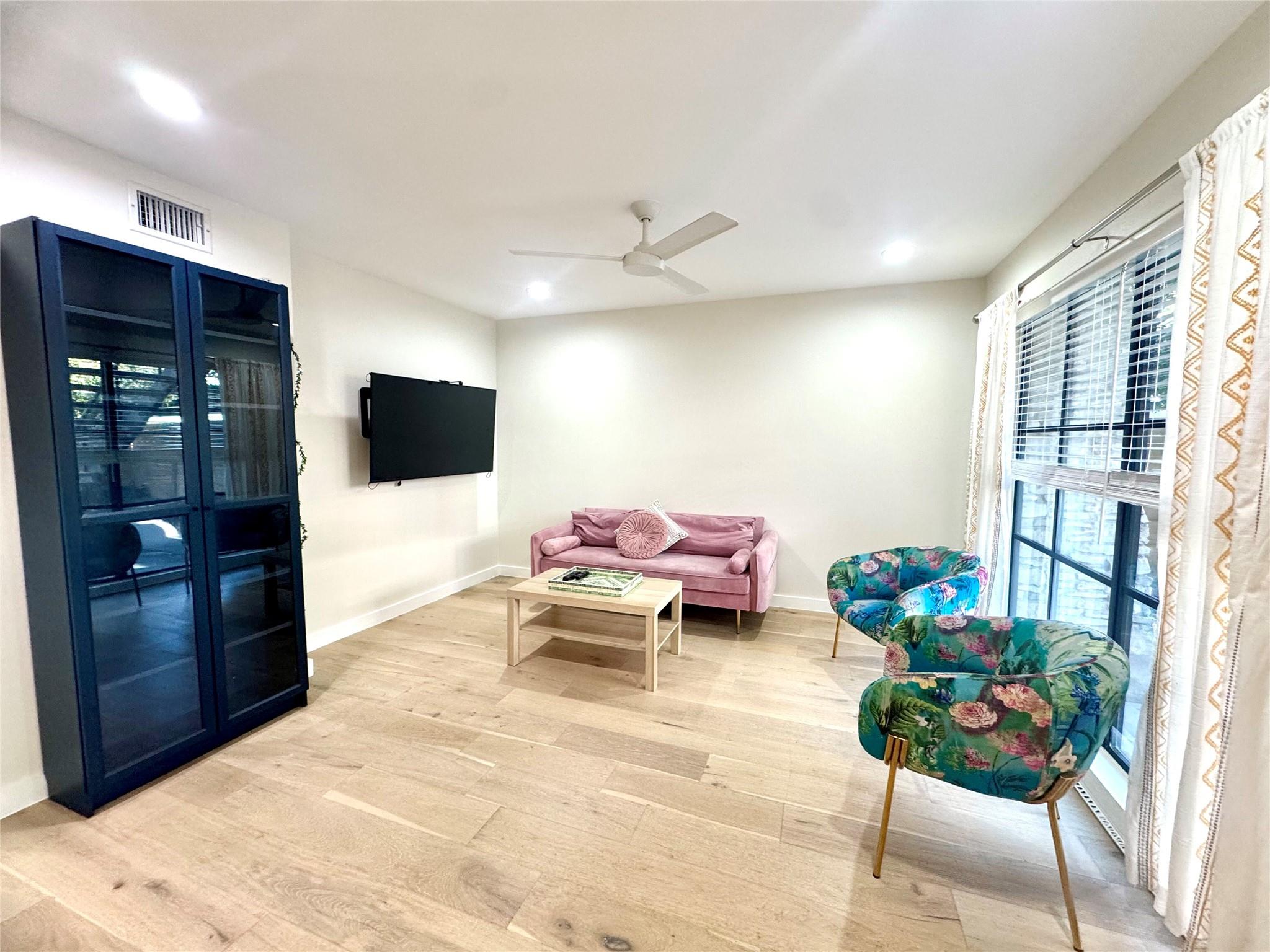 400 E 30th St # 101, Austin, TX 78705