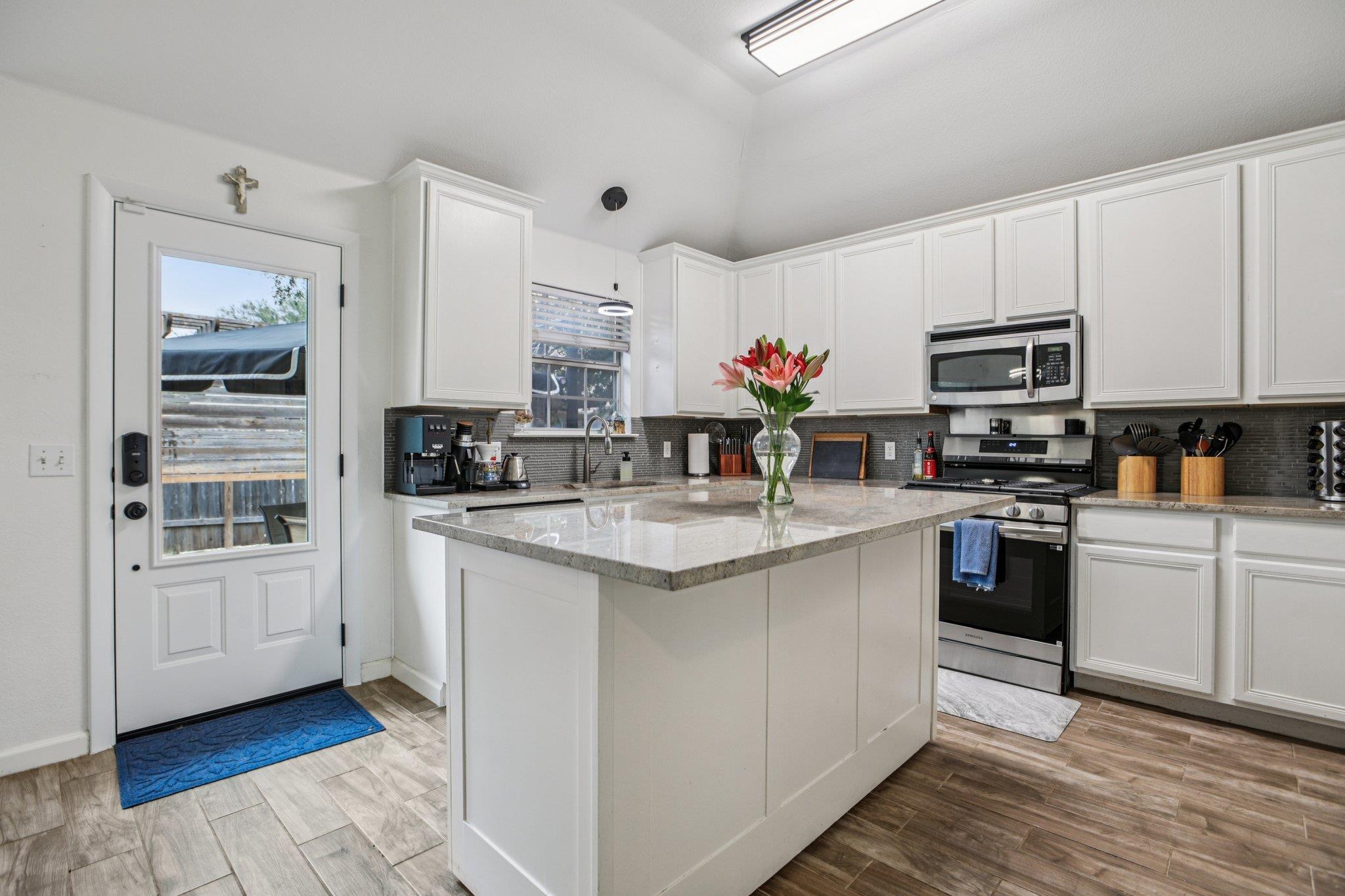 1300 White Dove Cv, Cedar Park, TX 78613