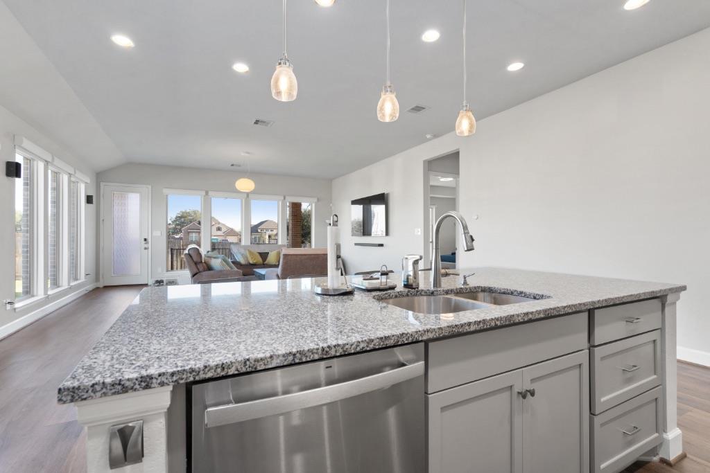 547 Jefferson Dr, Kyle, TX 78640