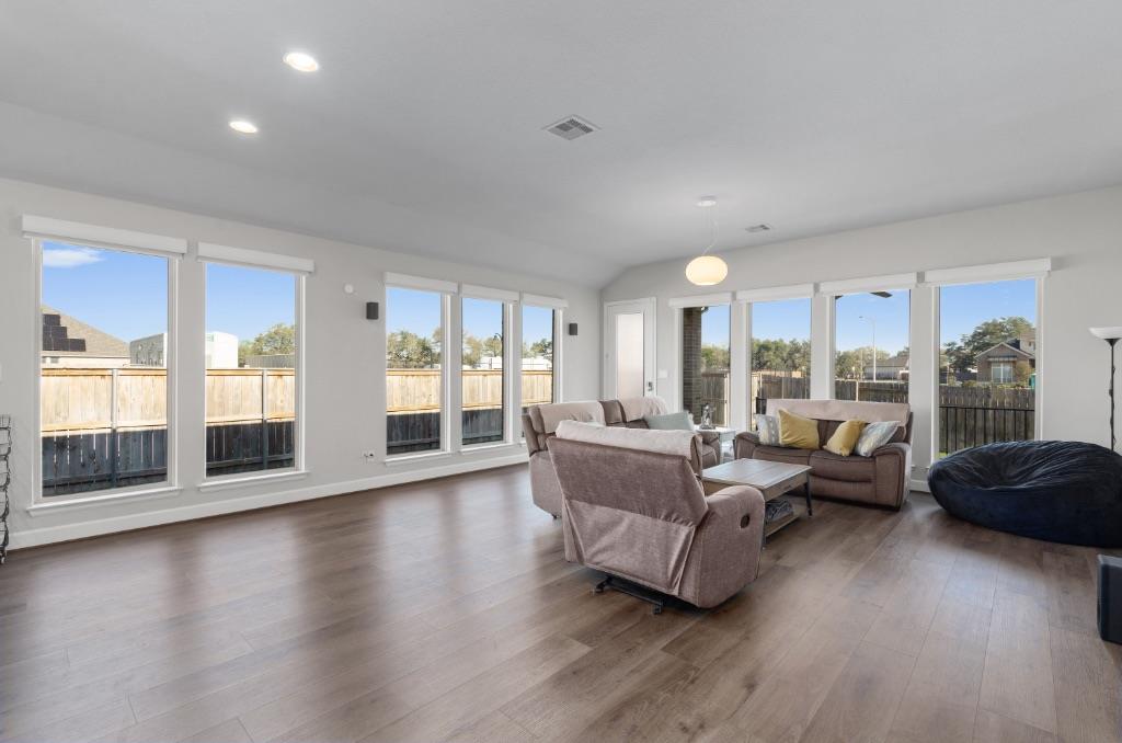 547 Jefferson Dr, Kyle, TX 78640