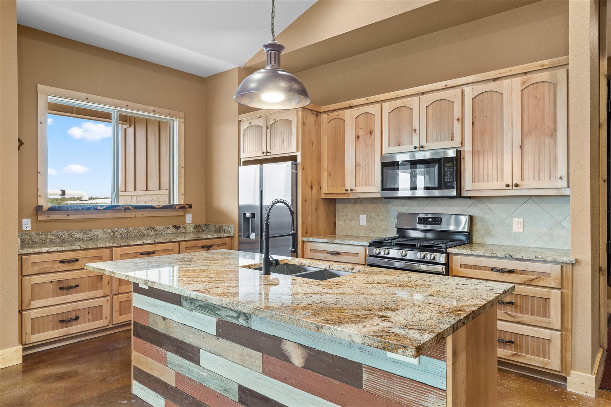 427 S Cedar Mountain Dr, Marble Falls, TX 78654