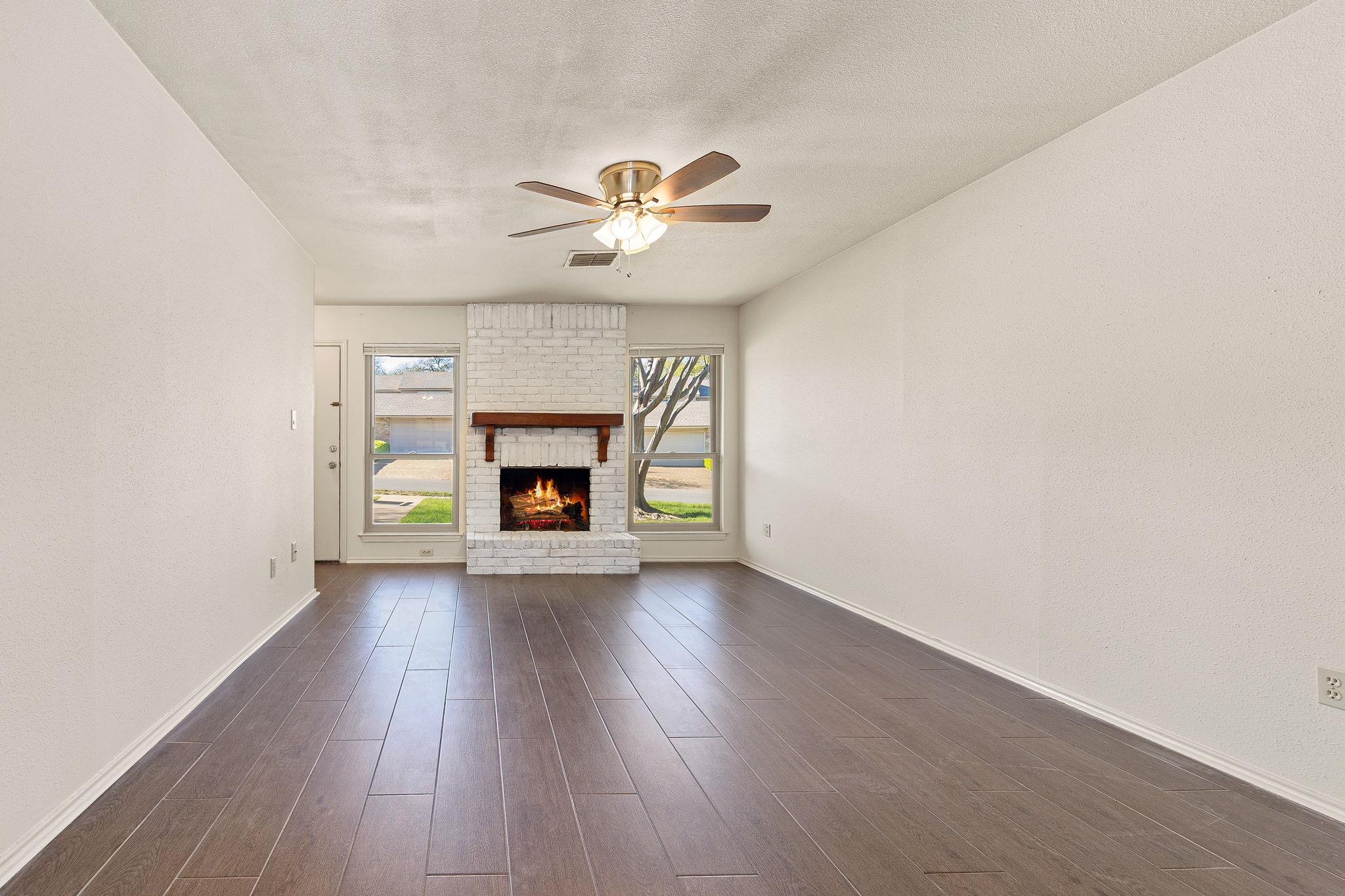 8235 Summer Side Dr, Austin, TX 78759