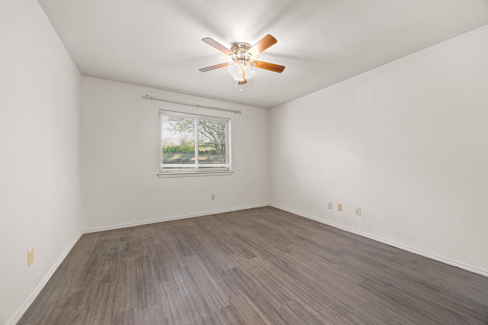 8235 Summer Side Dr, Austin, TX 78759