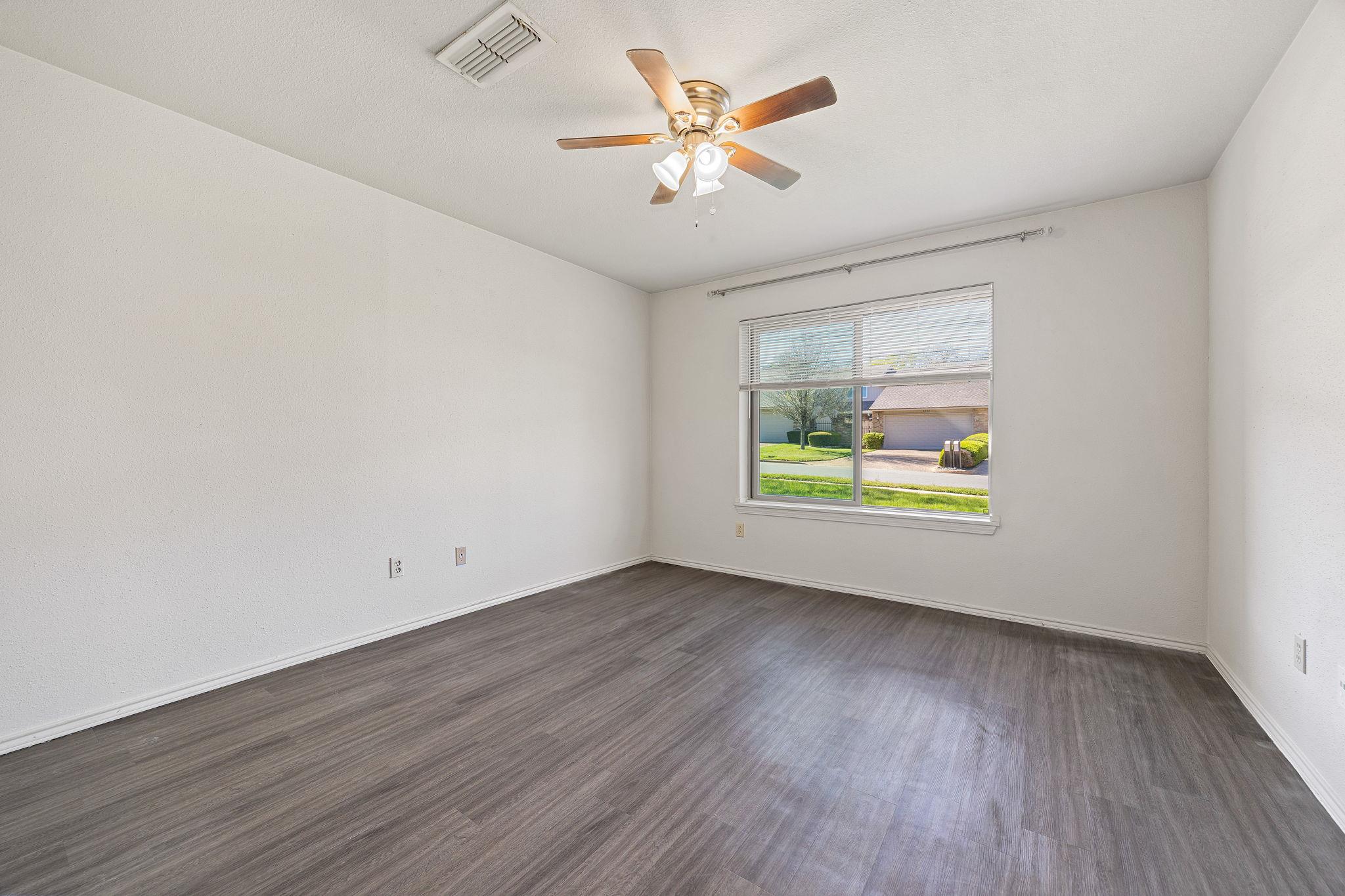 8235 Summer Side Dr, Austin, TX 78759