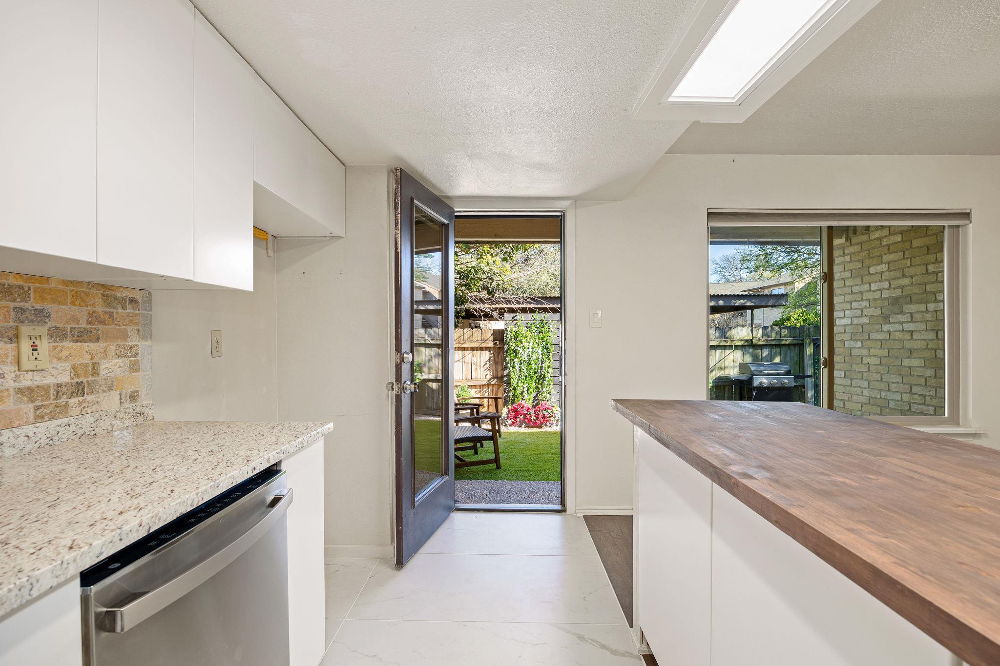 8235 Summer Side Dr, Austin, TX 78759