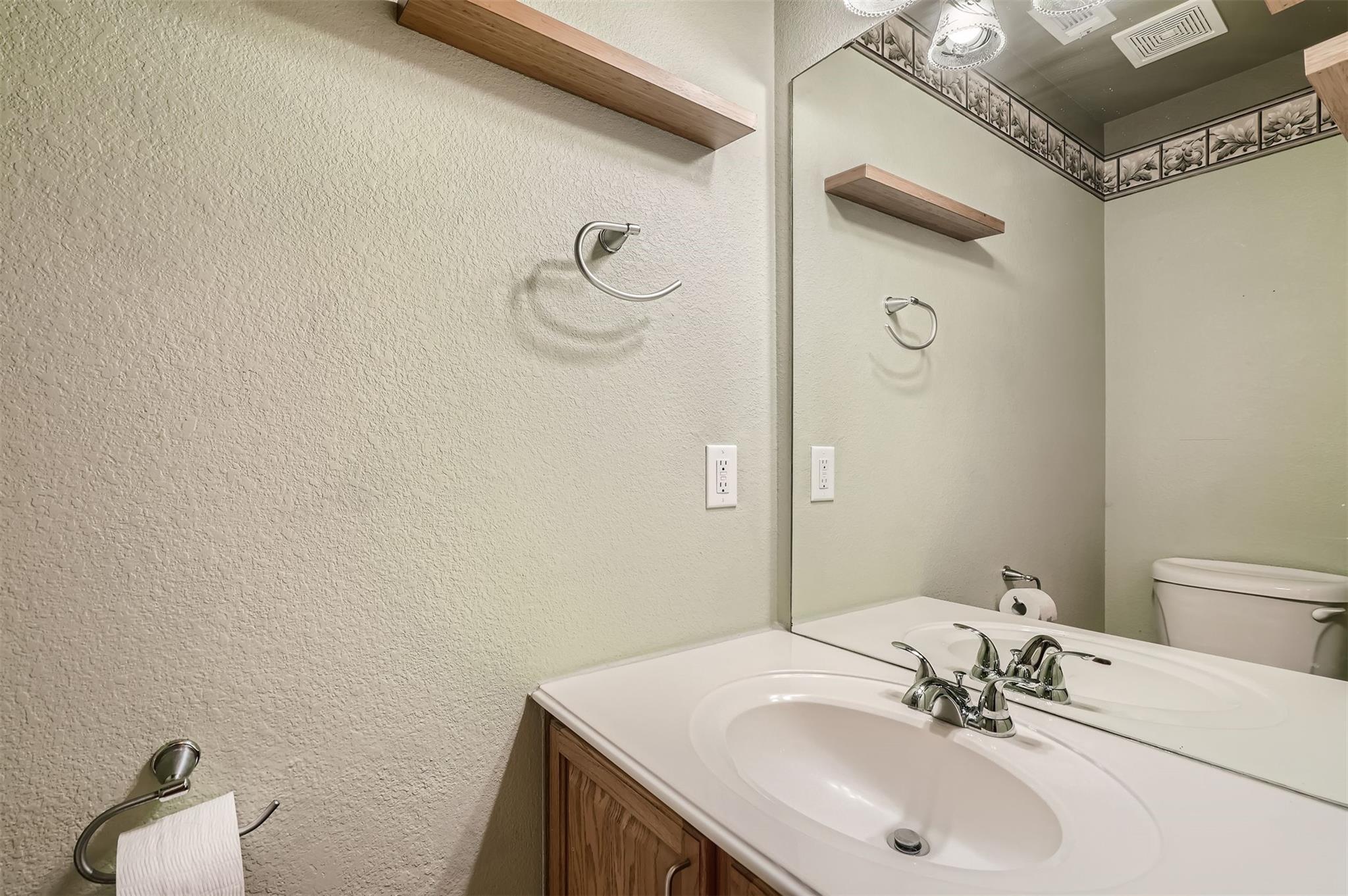 215 Spruce Dr, Kyle, TX 78640