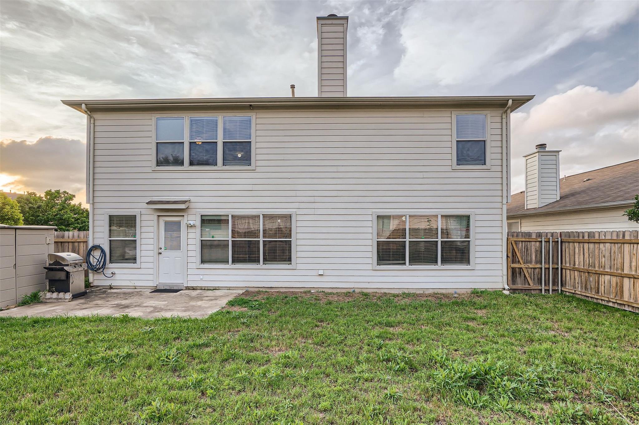 215 Spruce Dr, Kyle, TX 78640