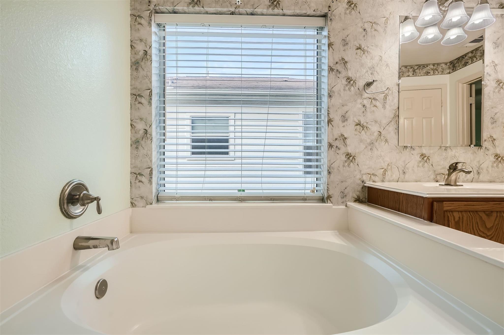 215 Spruce Dr, Kyle, TX 78640