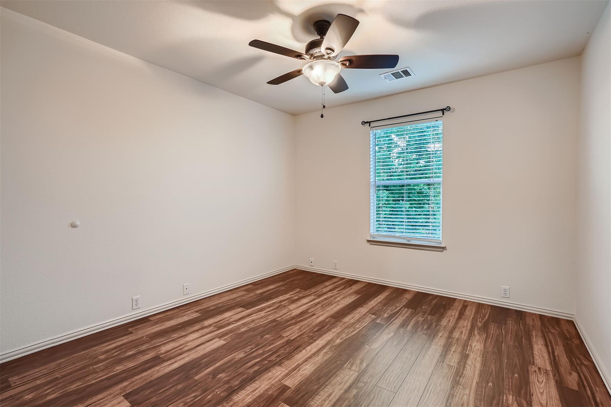 215 Spruce Dr, Kyle, TX 78640