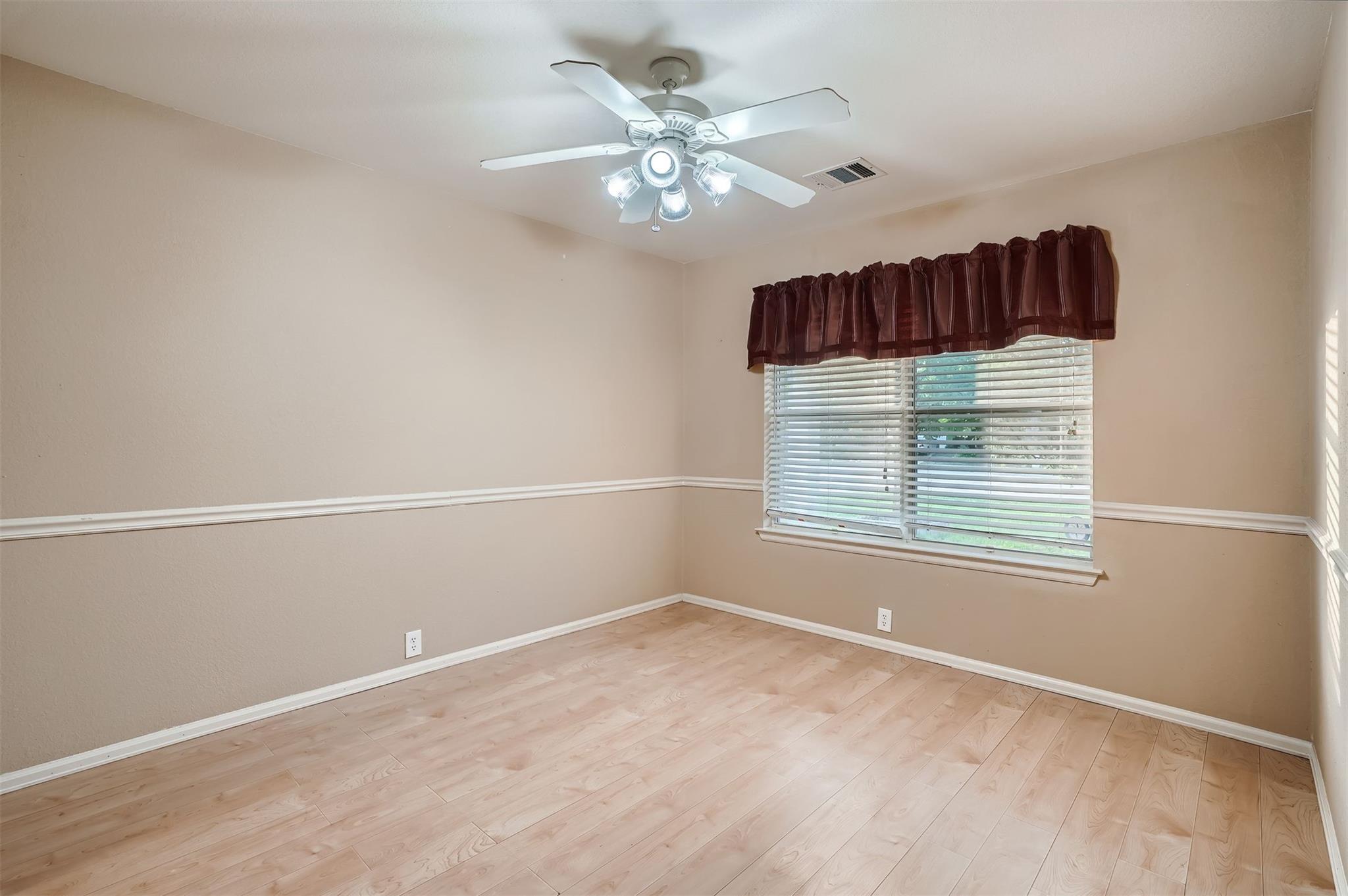 215 Spruce Dr, Kyle, TX 78640