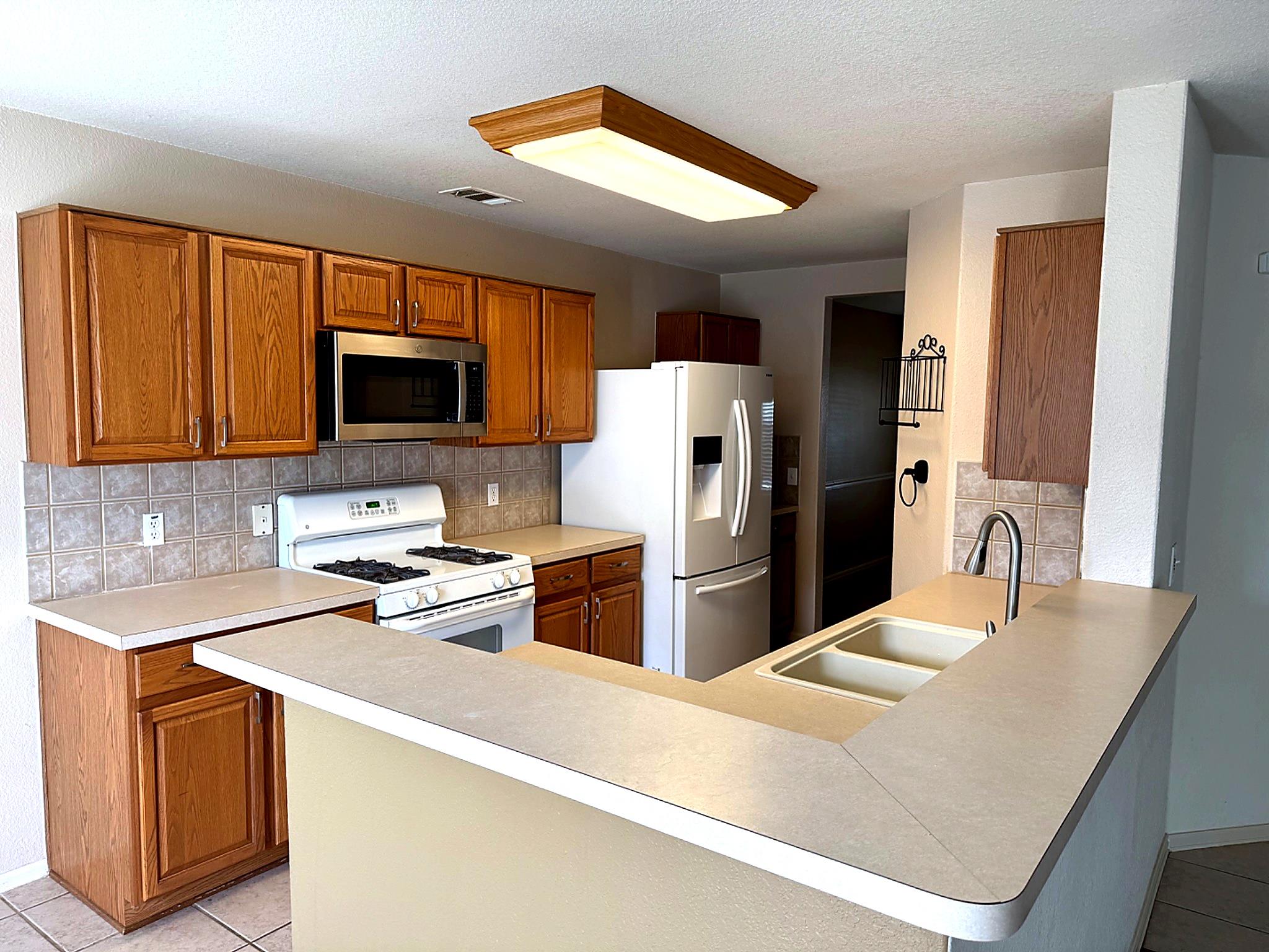 215 Spruce Dr, Kyle, TX 78640