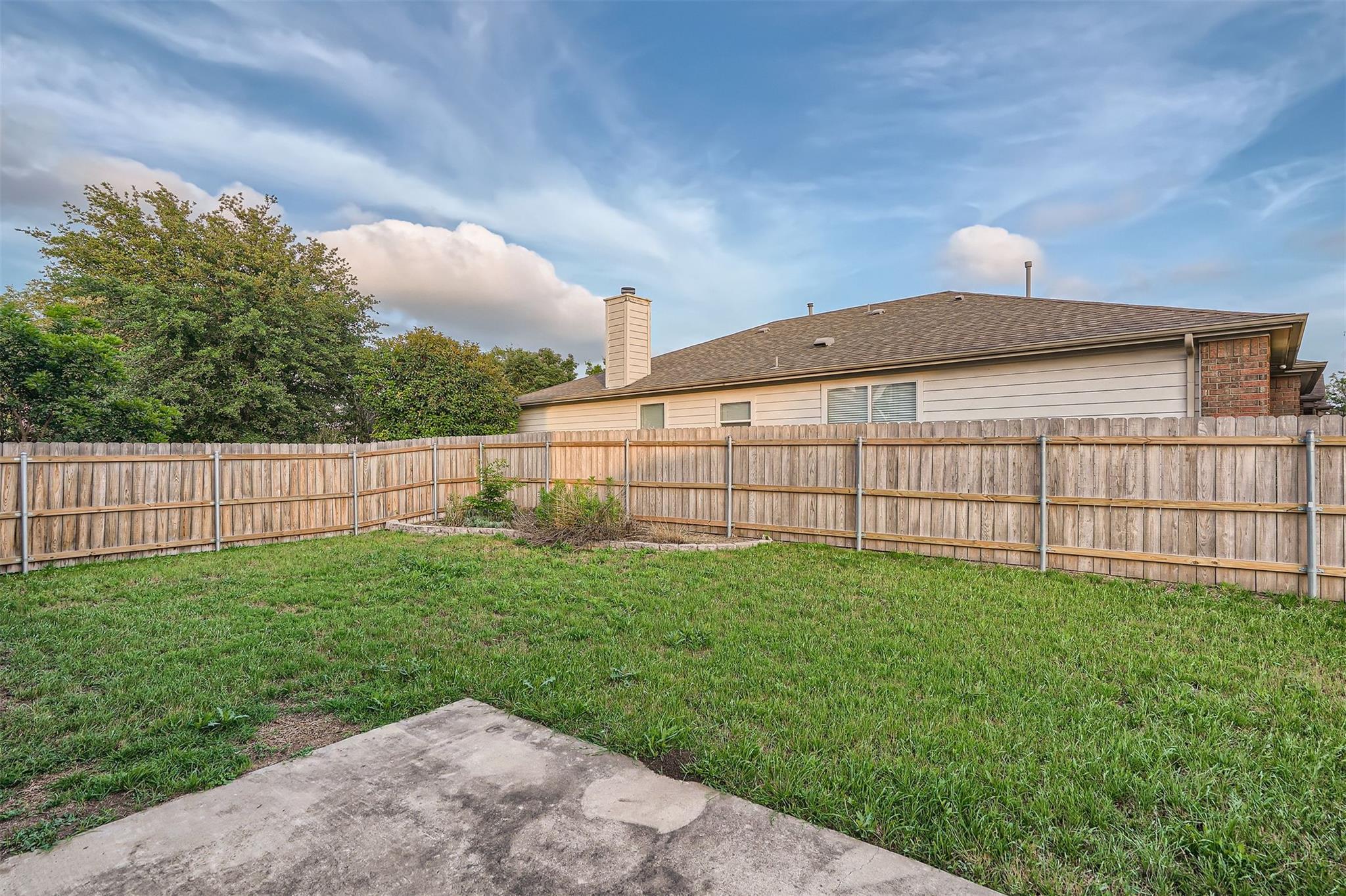 215 Spruce Dr, Kyle, TX 78640