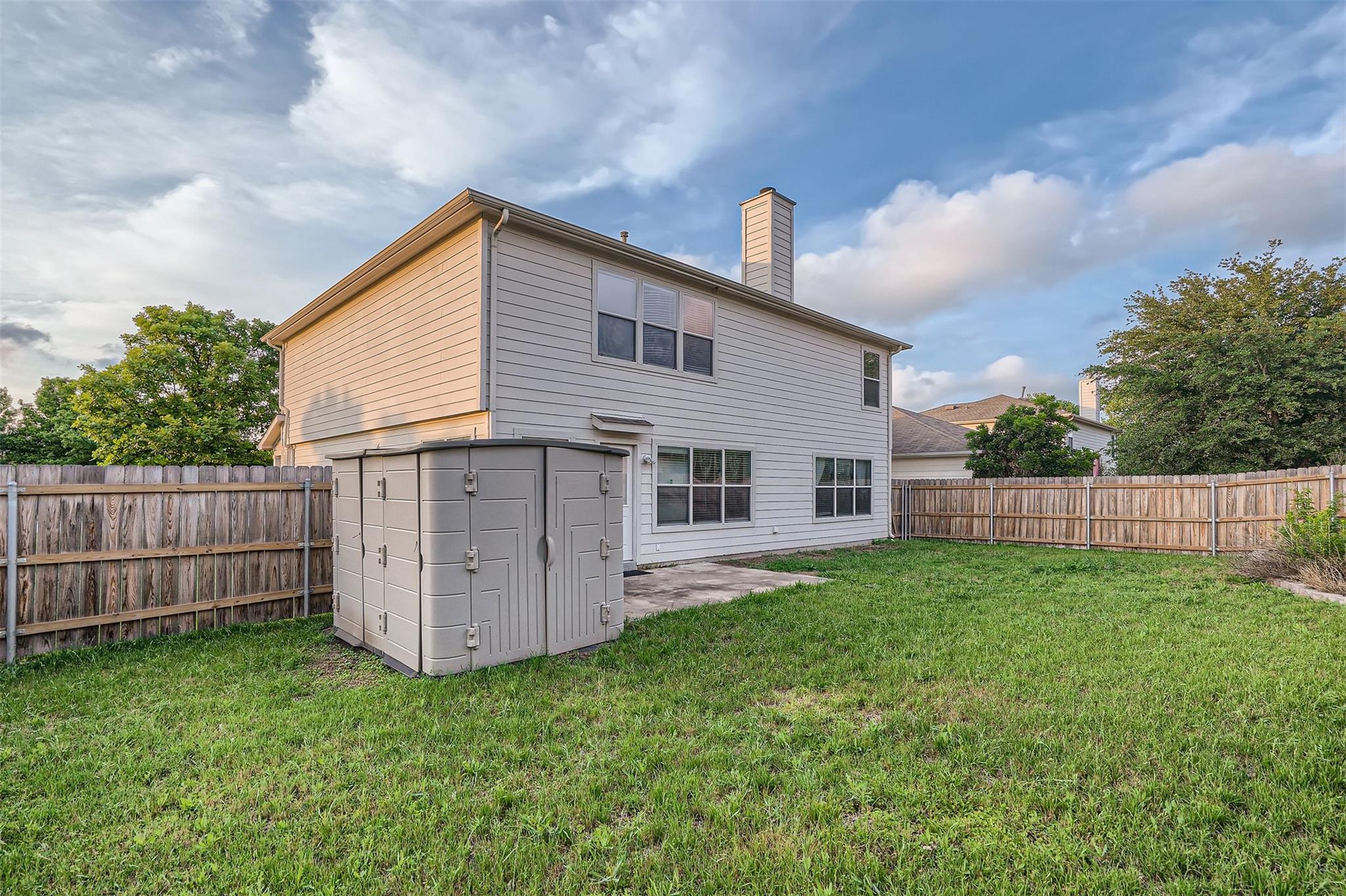 215 Spruce Dr, Kyle, TX 78640