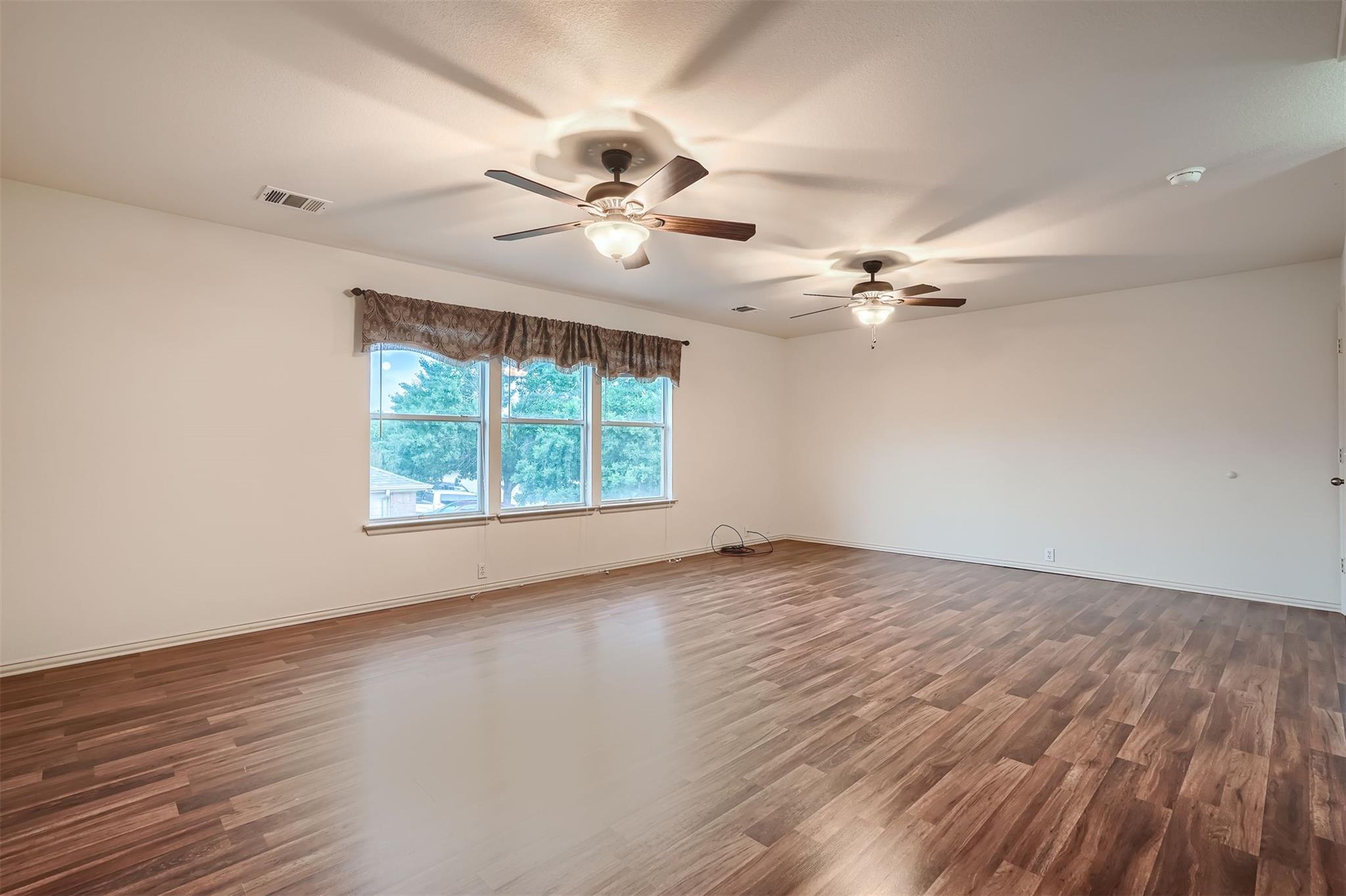 215 Spruce Dr, Kyle, TX 78640