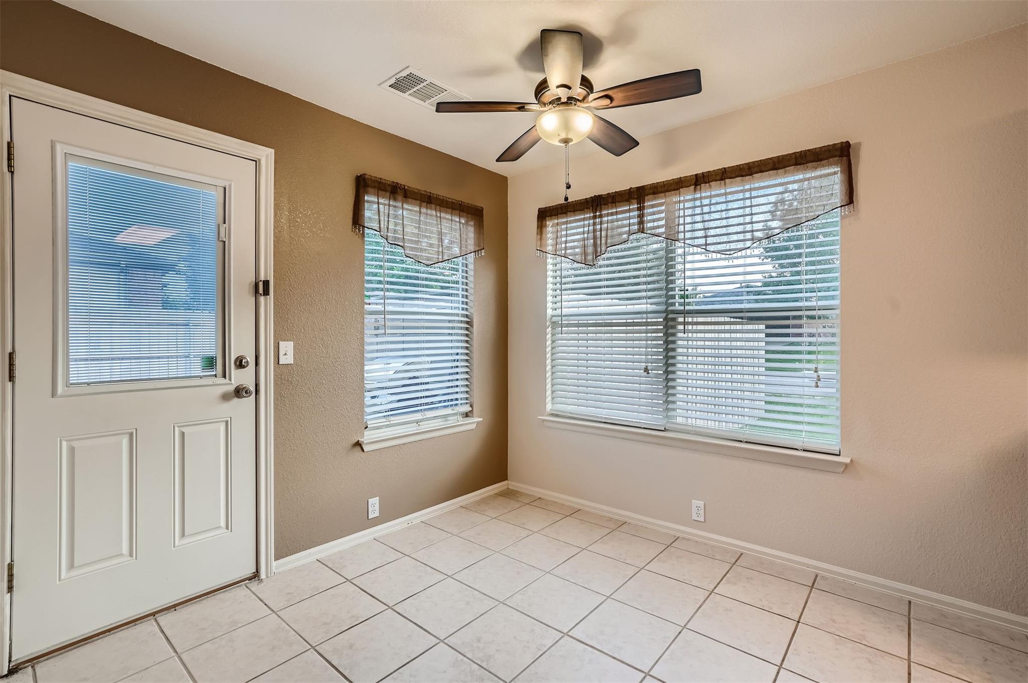 215 Spruce Dr, Kyle, TX 78640