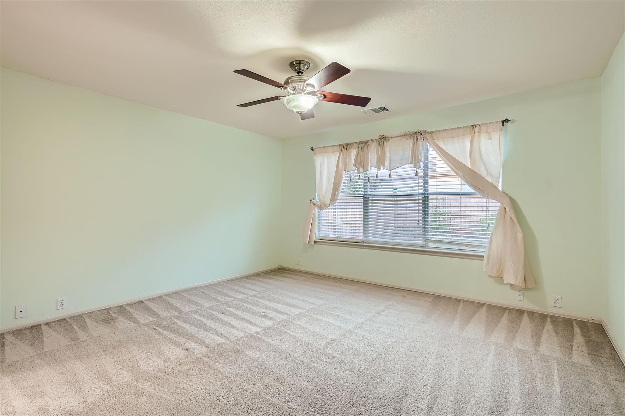 215 Spruce Dr, Kyle, TX 78640