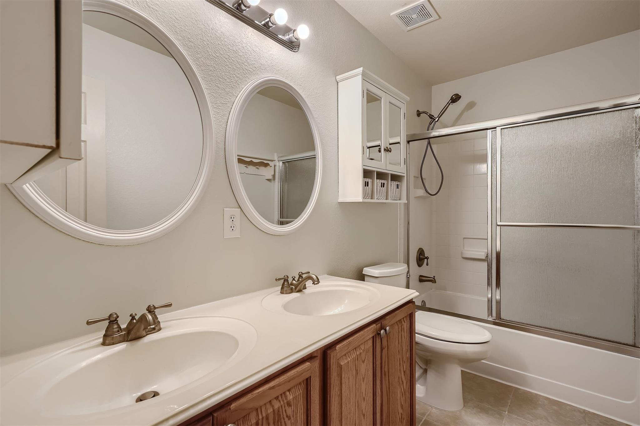 215 Spruce Dr, Kyle, TX 78640