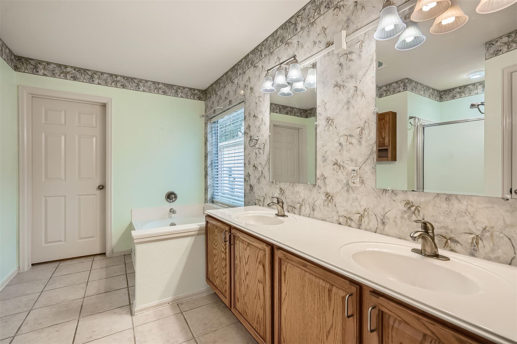 215 Spruce Dr, Kyle, TX 78640