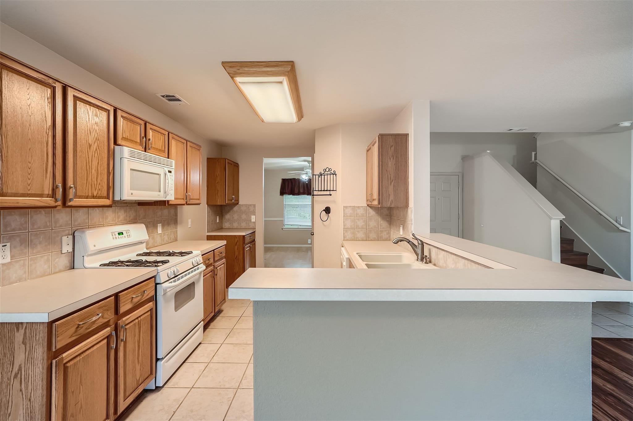 215 Spruce Dr, Kyle, TX 78640